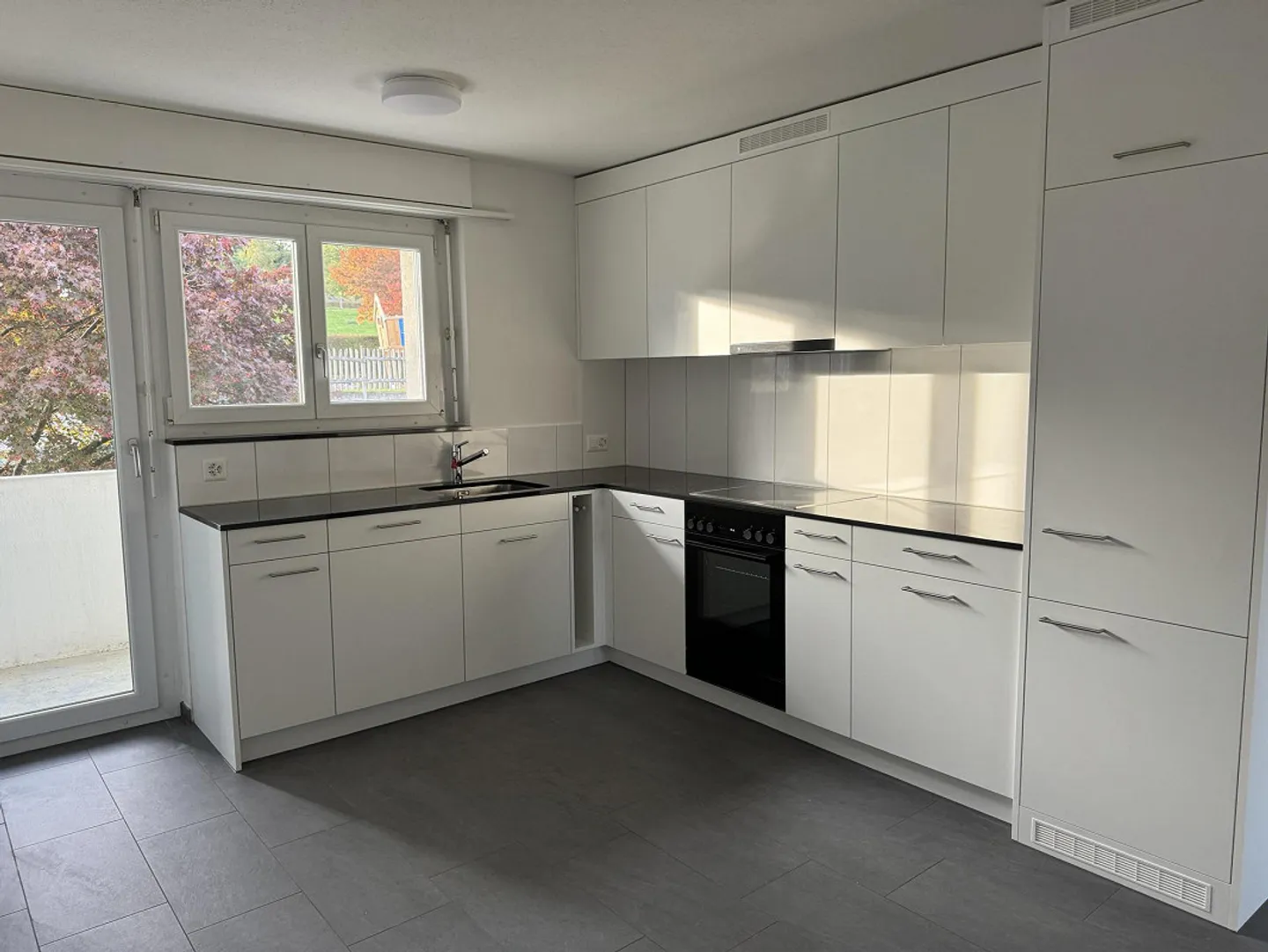 Appartement avec vue sur la verdure et les montagnes avec deux balcons - Photo 2 sur 7