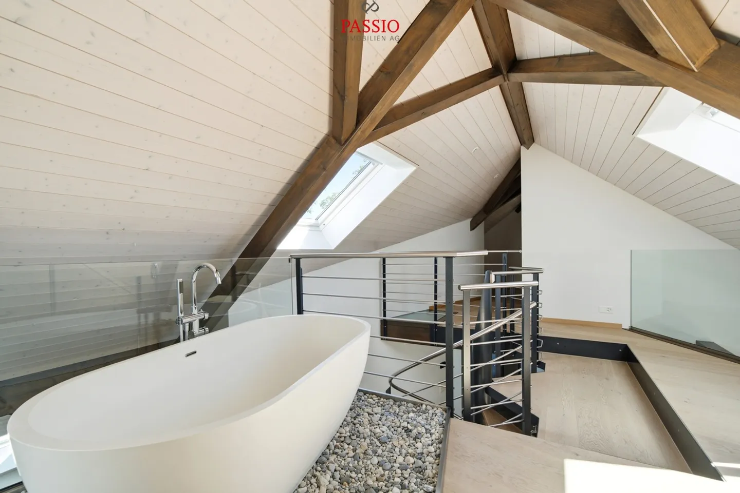 Proprietà residenziale e commerciale con potenziale di sviluppo presso il Lago di Murten - Foto 13 di 39
