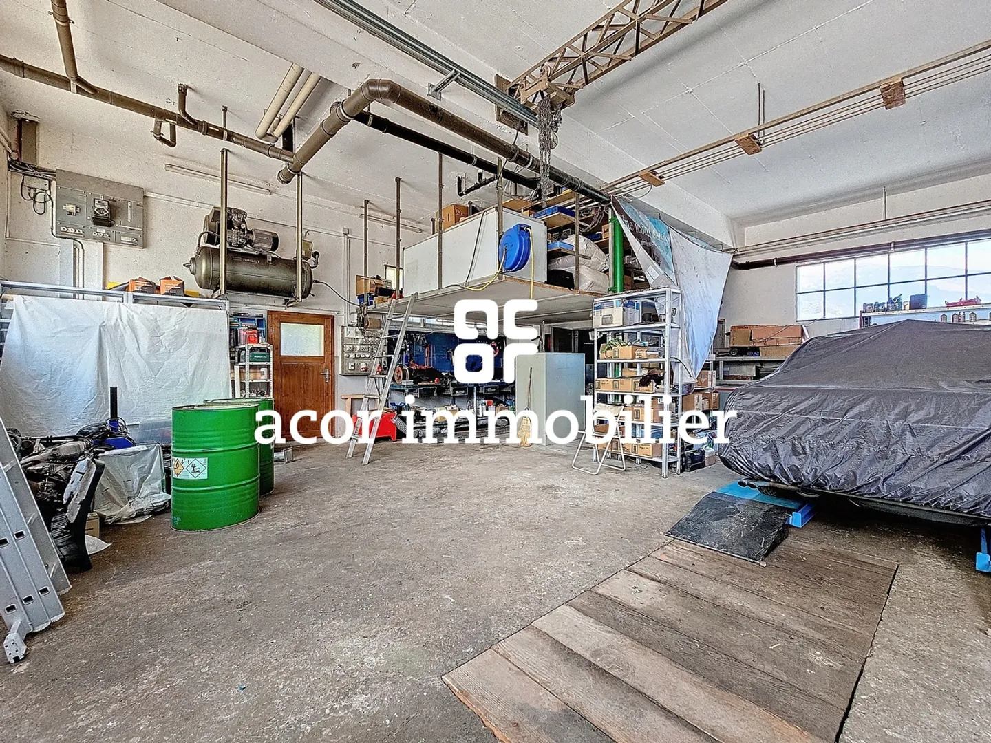 Proprietà unica con officina meccanica e casa di 5 camere - Foto 2 di 10