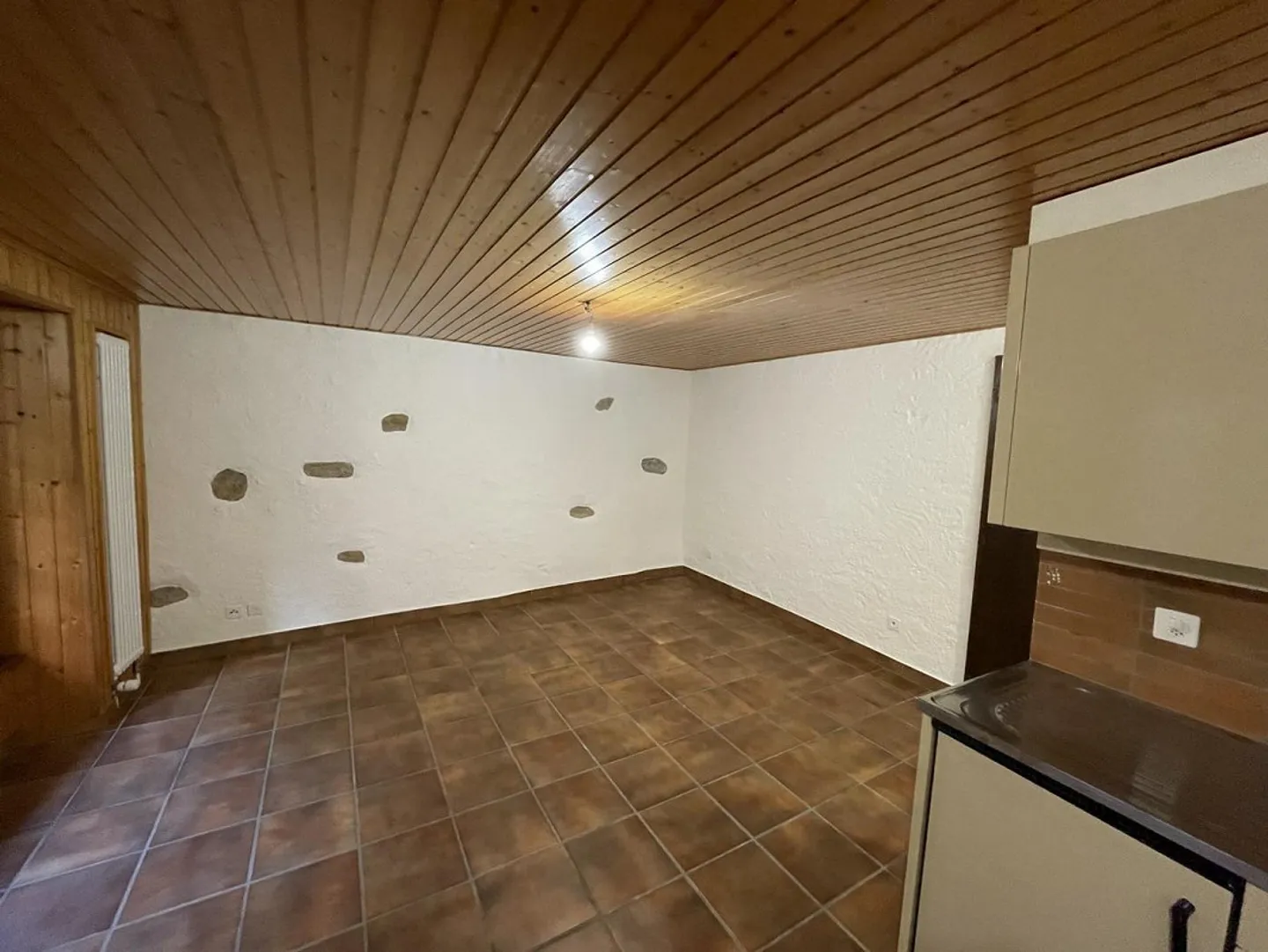 Studio n3 im 2. Stock in Romainmôtier, ideal gelegen - Foto 4 von 8