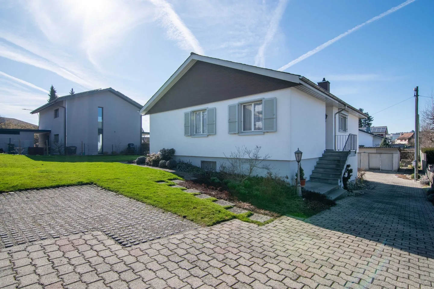 Detached 5.5-room single-family house with large garden, three garages, and plenty of space! - Photo 23 of 29