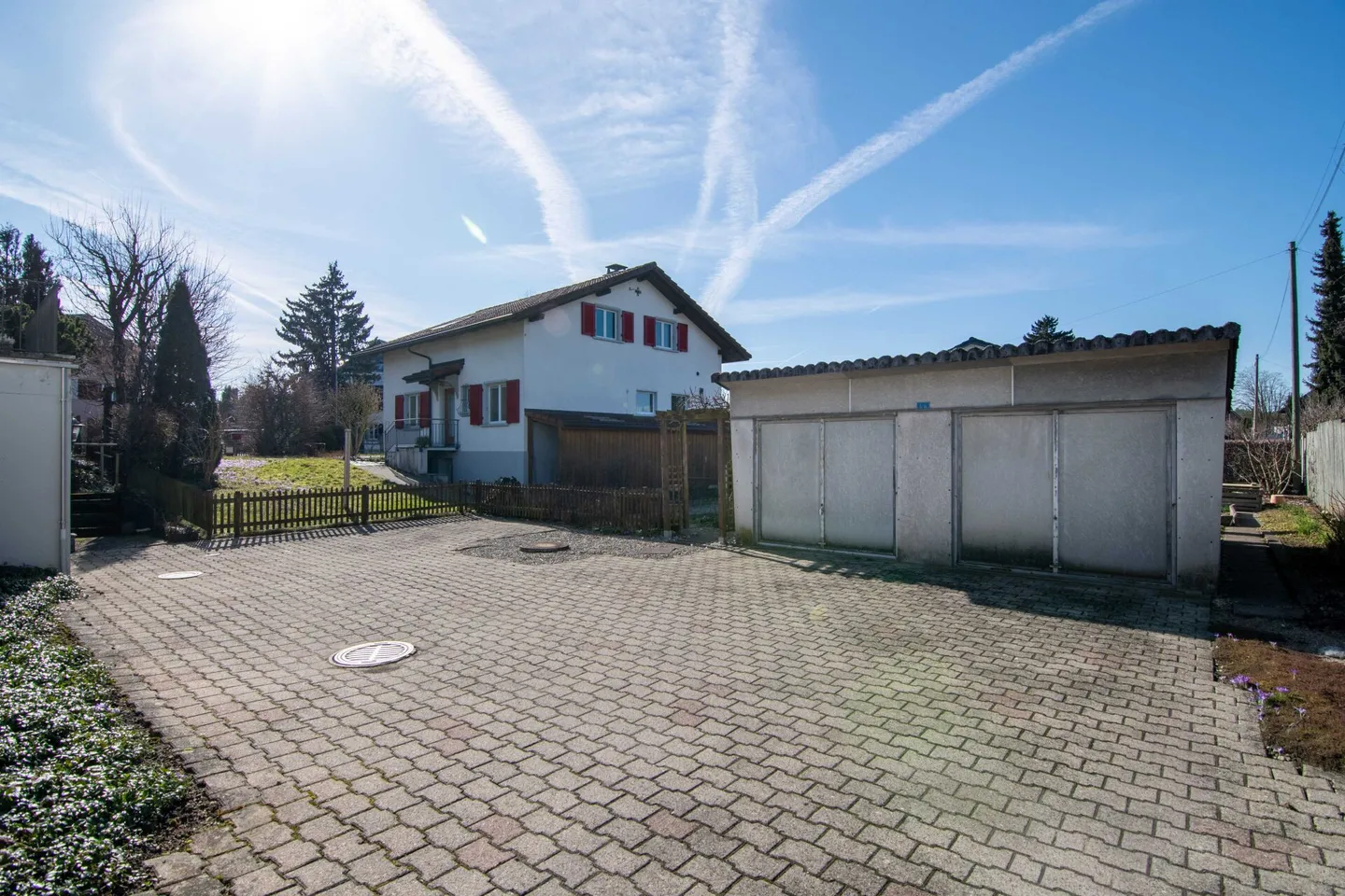 Detached 5.5-room single-family house with large garden, three garages, and plenty of space! - Photo 25 of 29