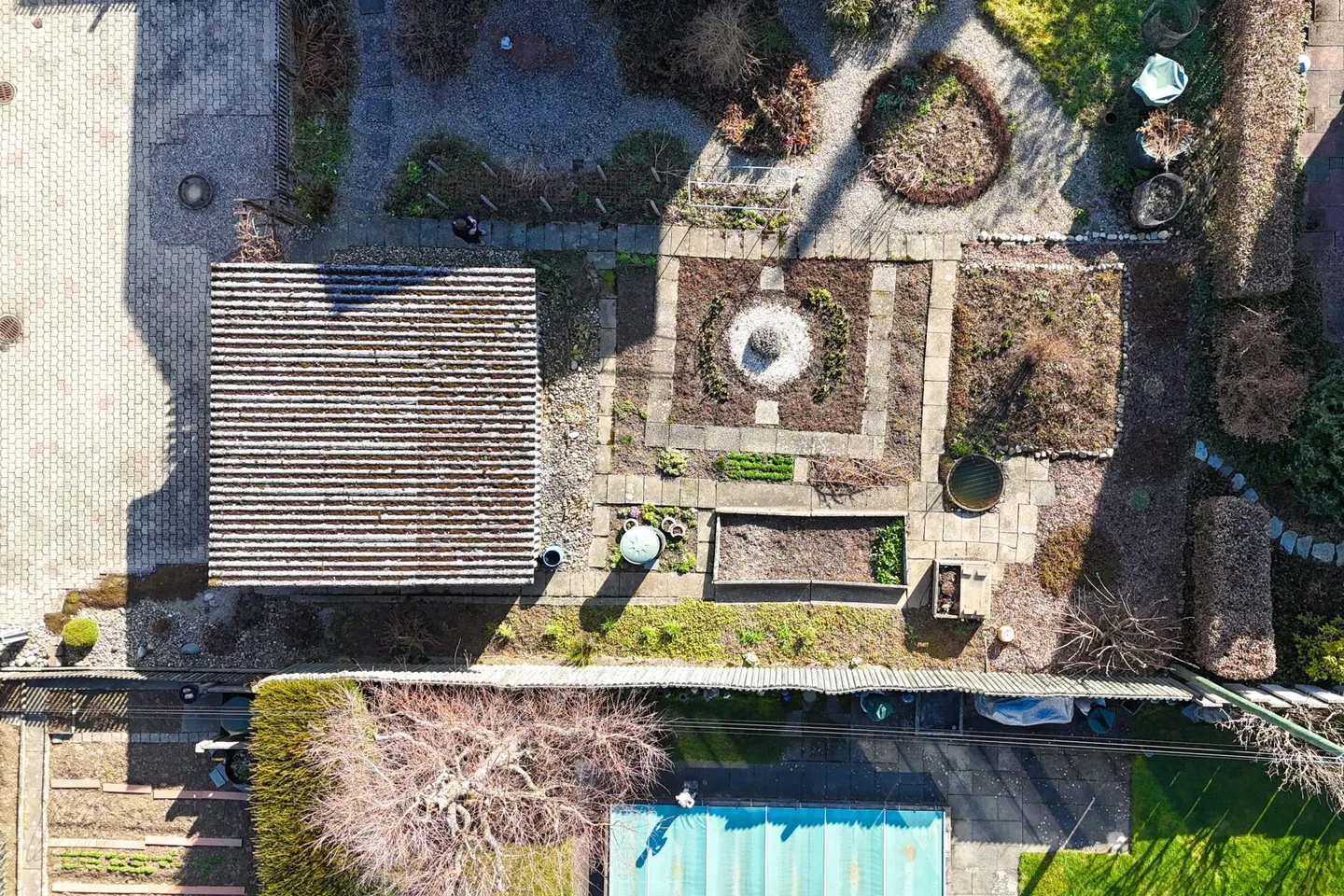 Detached 5.5-room single-family house with large garden, three garages, and plenty of space! - Photo 28 of 29