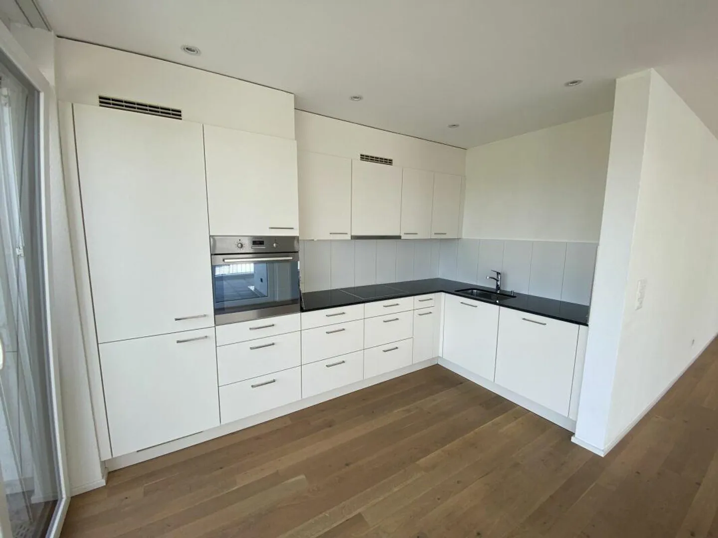 *Stilvolle 2.5 Attikawohnung mit tollem Ausblick & Terrasse* - Foto 3 von 11