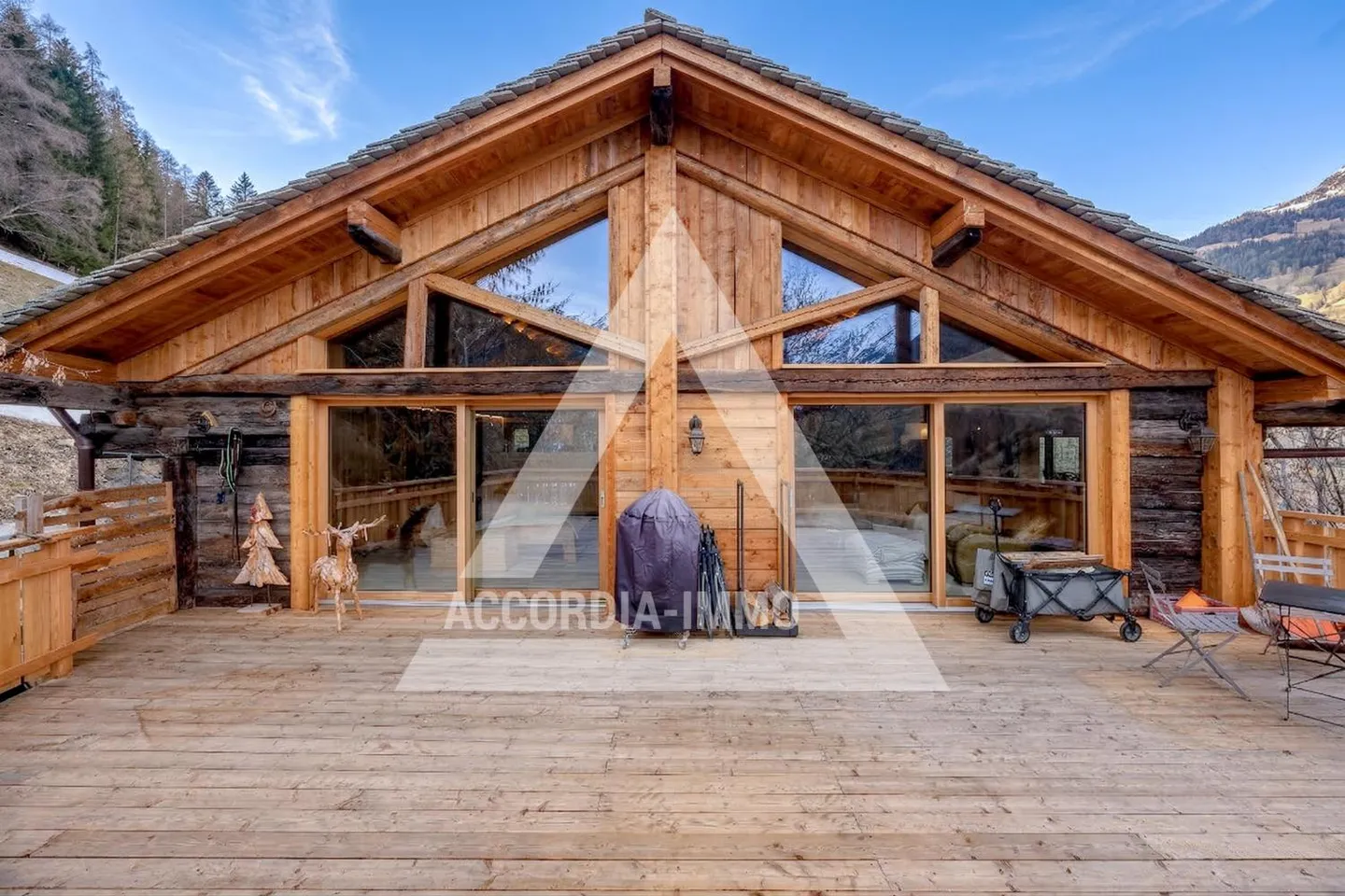 Charaktervolles renoviertes Chalet mit zwei Apartments – großes Potenzial - Foto 1 von 19