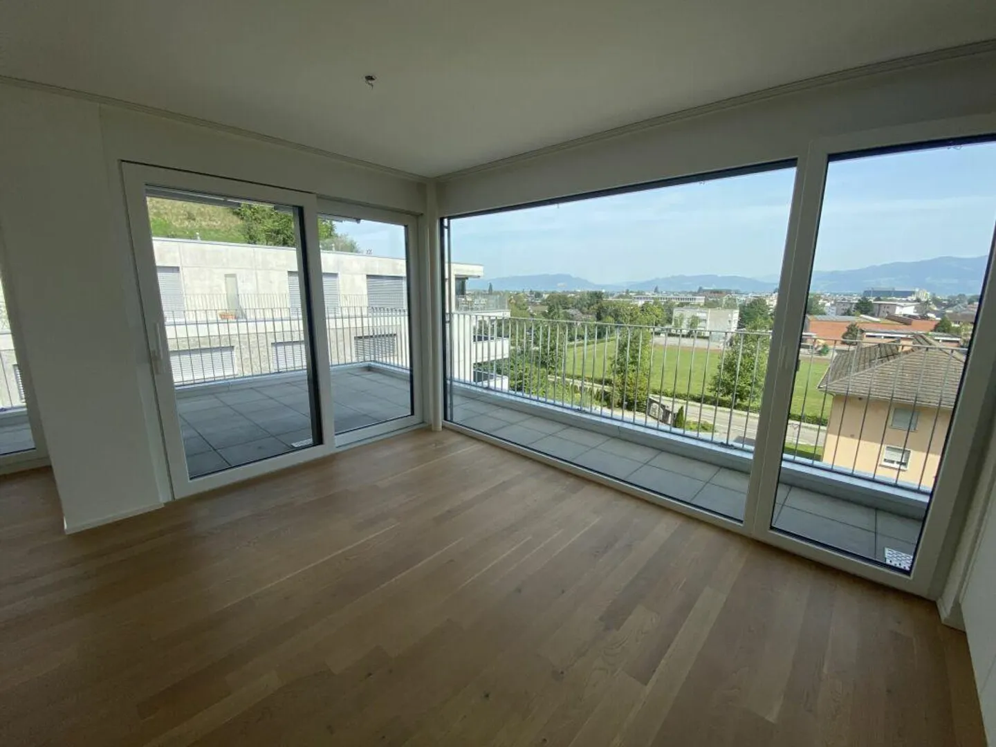 *Stilvolle 2.5 Attikawohnung mit tollem Ausblick & Terrasse* - Foto 4 von 11