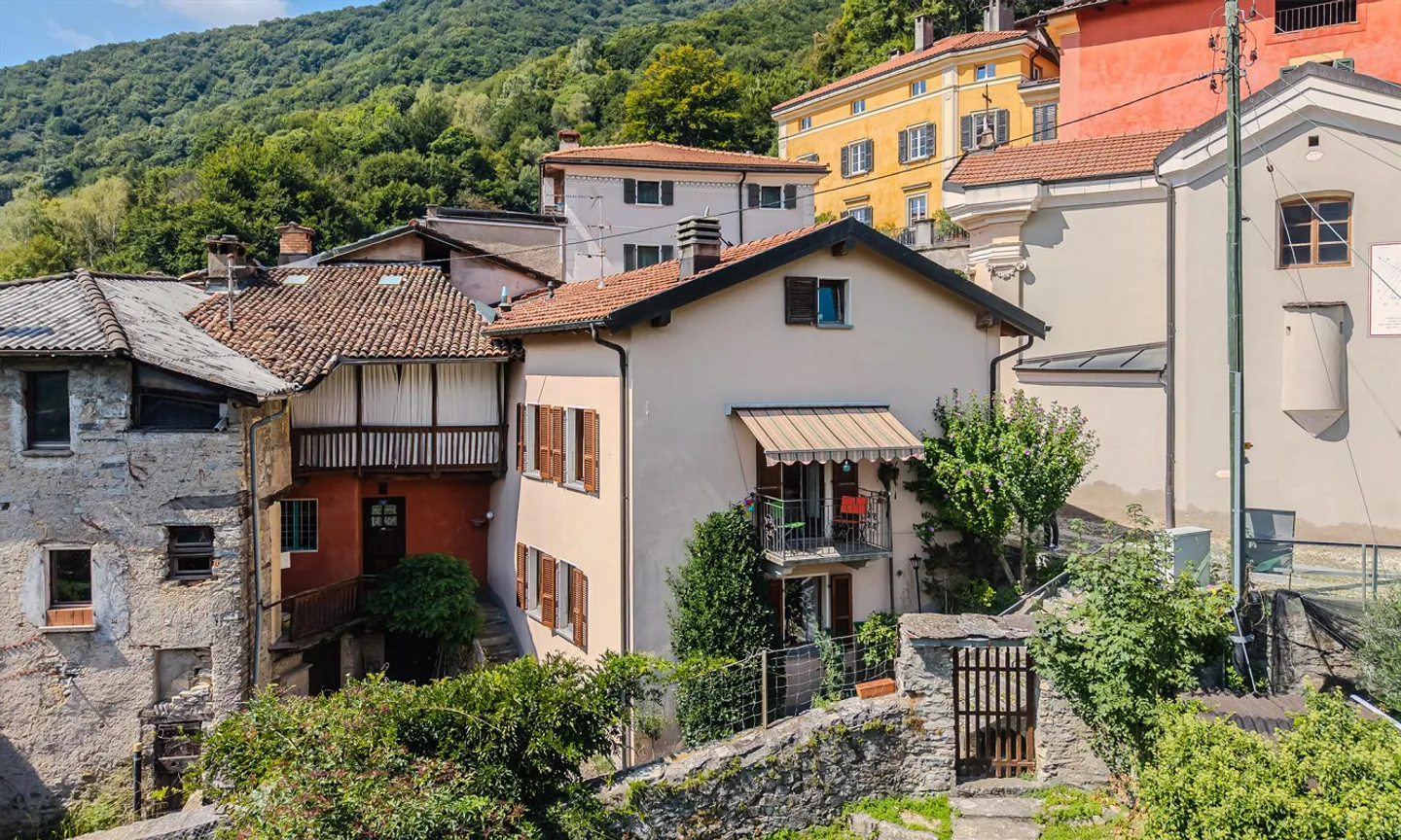 BEAUTIFUL 4.5-ROOM HOUSE IN THE GREEN IN CASTEL SAN PIETRO - Photo 1 of 11
