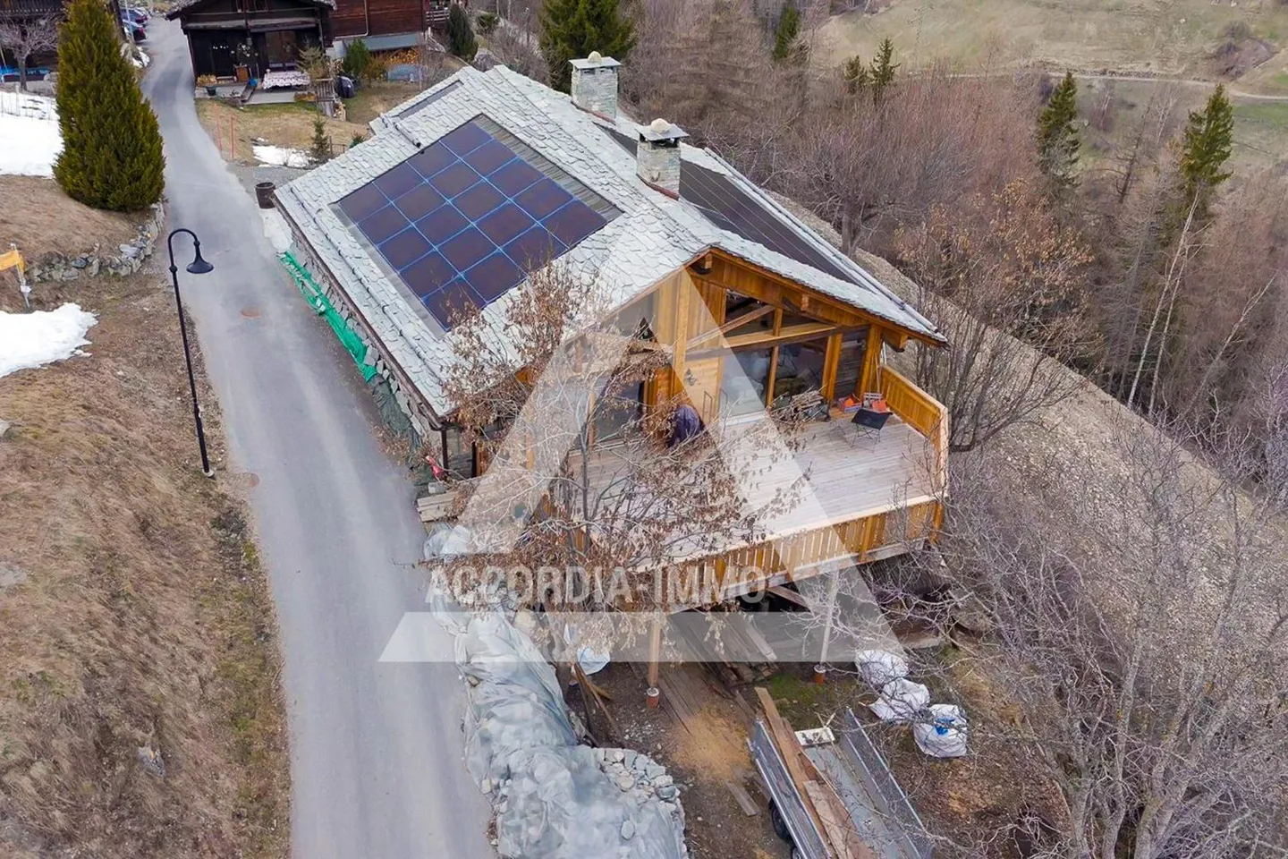 Charaktervolles renoviertes Chalet mit zwei Apartments – großes Potenzial - Foto 2 von 19