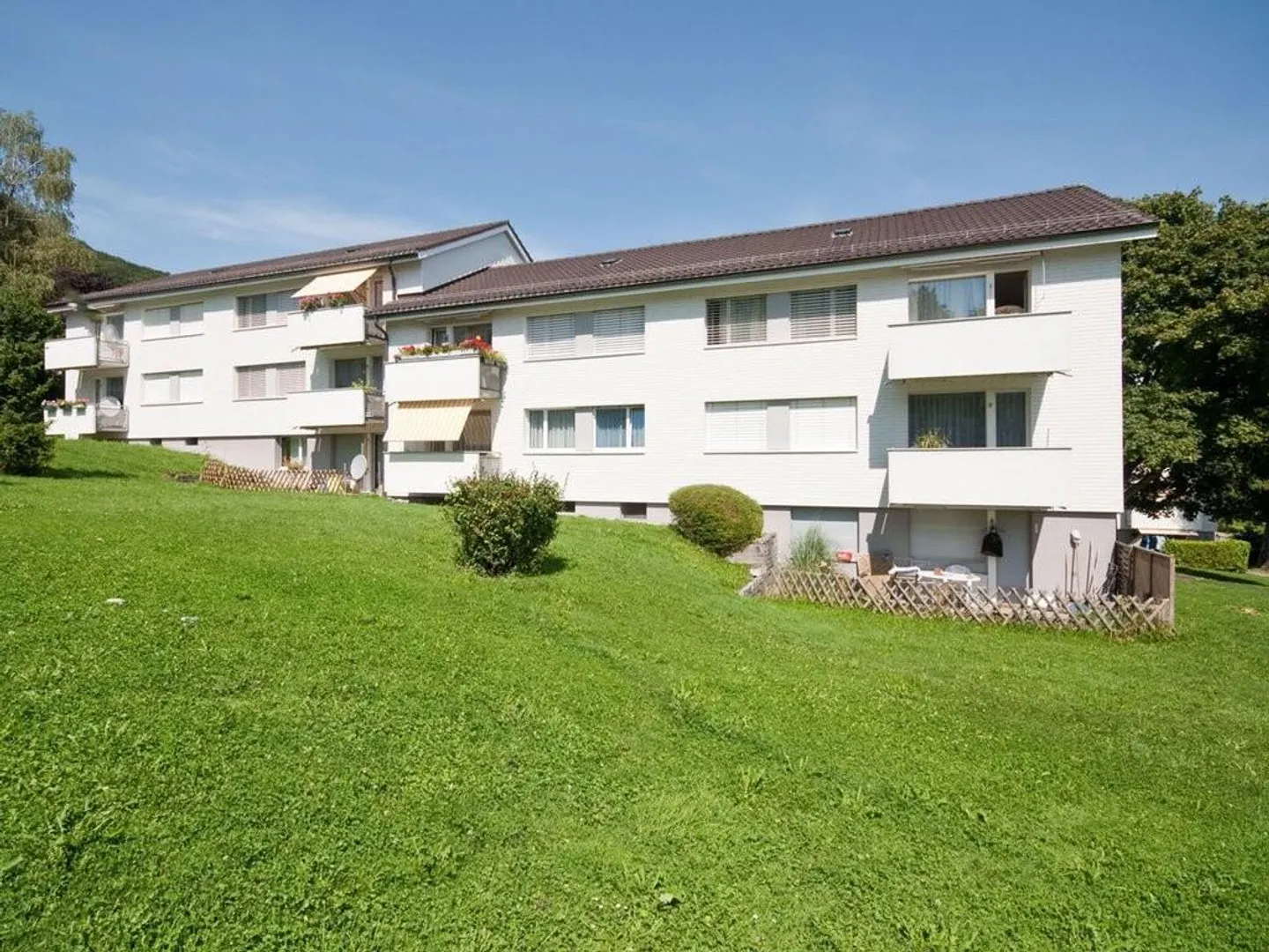 RENT WITHOUT DEPOSIT - Living in a quiet location in Adliswil - Photo 1 of 7