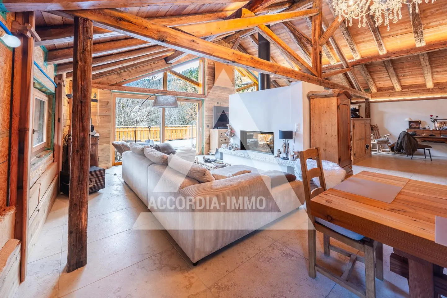 Charaktervolles renoviertes Chalet mit zwei Apartments – großes Potenzial - Foto 3 von 19