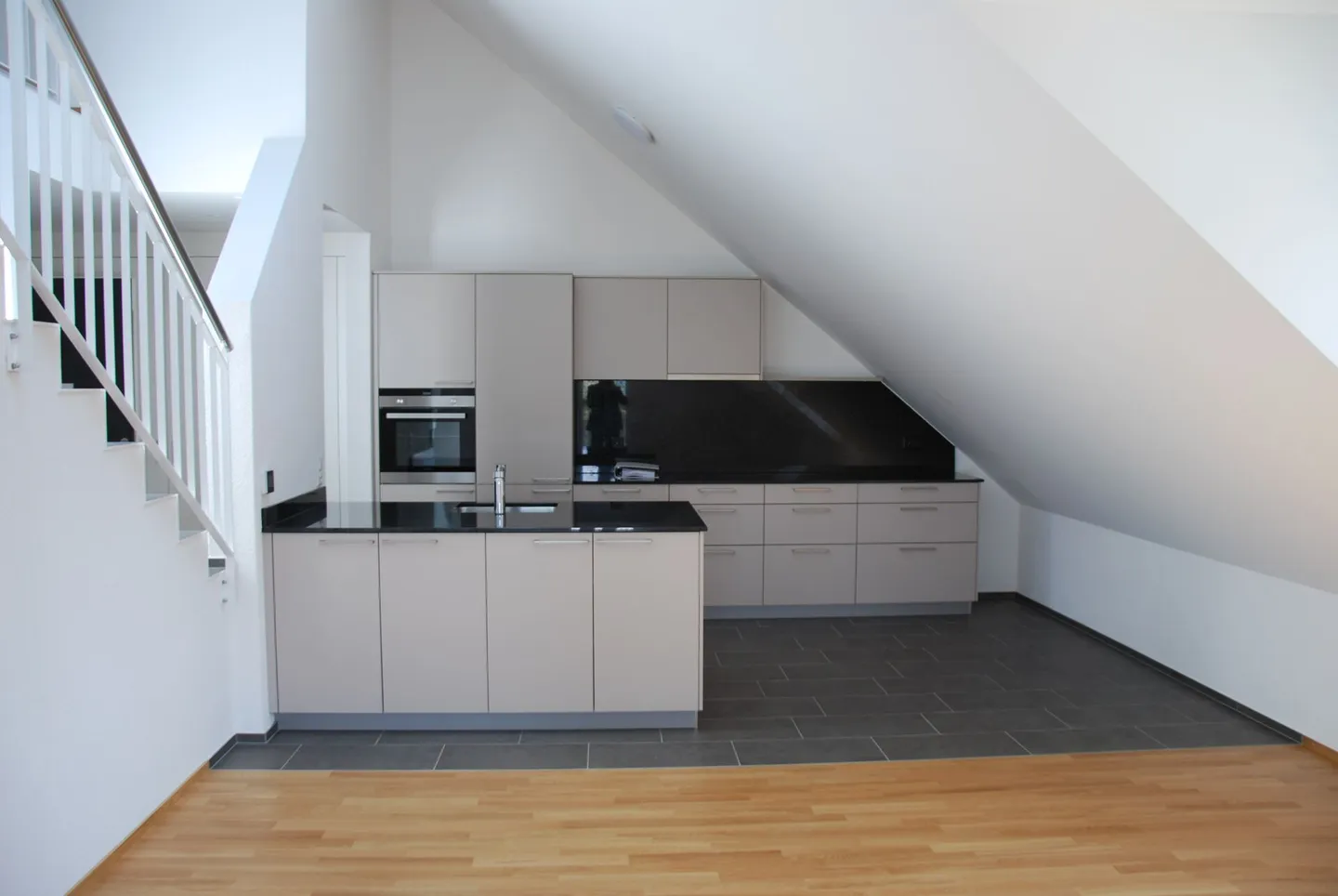 Helle moderne 4.5-Maisonette Dachwohnung - Foto 2 von 12