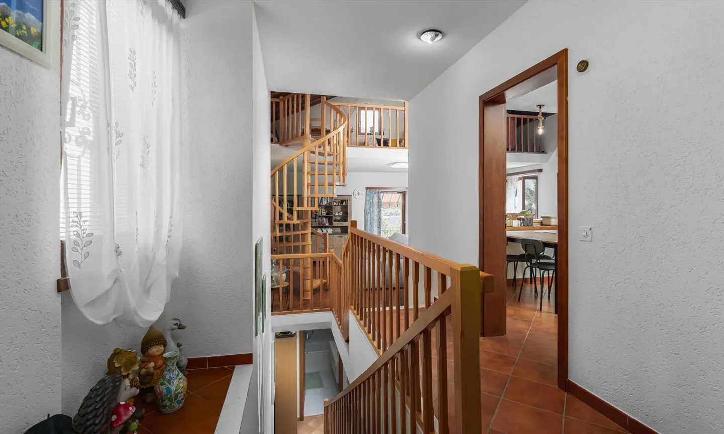 BEAUTIFUL 4.5-ROOM HOUSE IN THE GREEN IN CASTEL SAN PIETRO - Photo 6 of 11