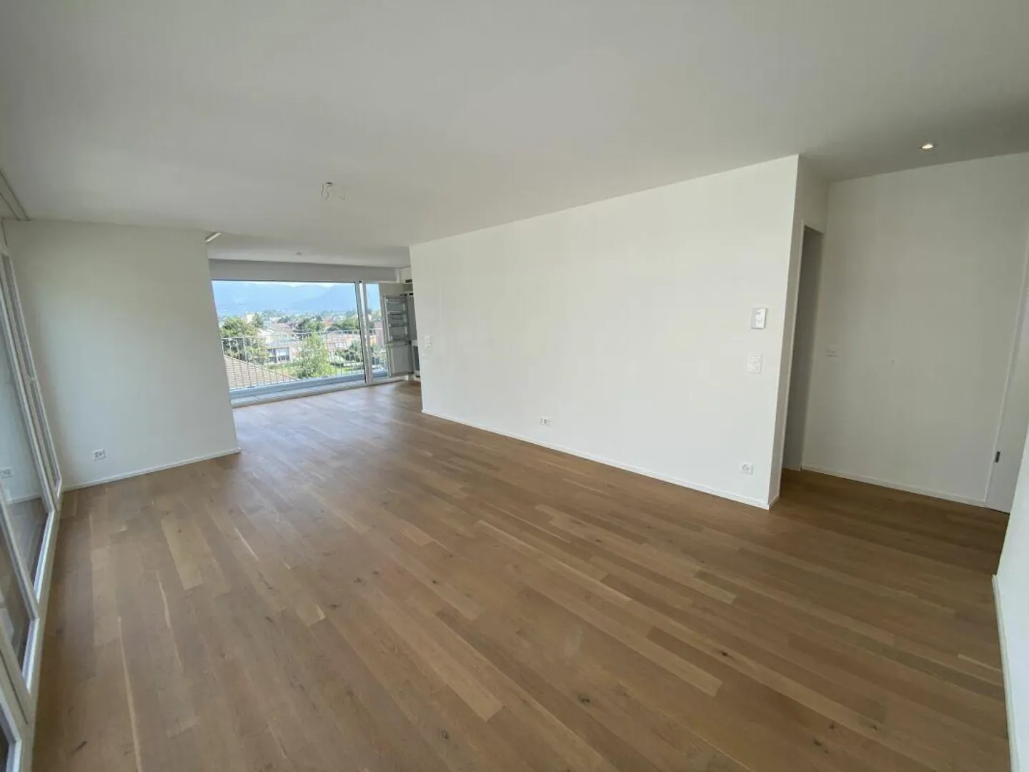 *Stilvolle 2.5 Attikawohnung mit tollem Ausblick & Terrasse* - Foto 6 von 11