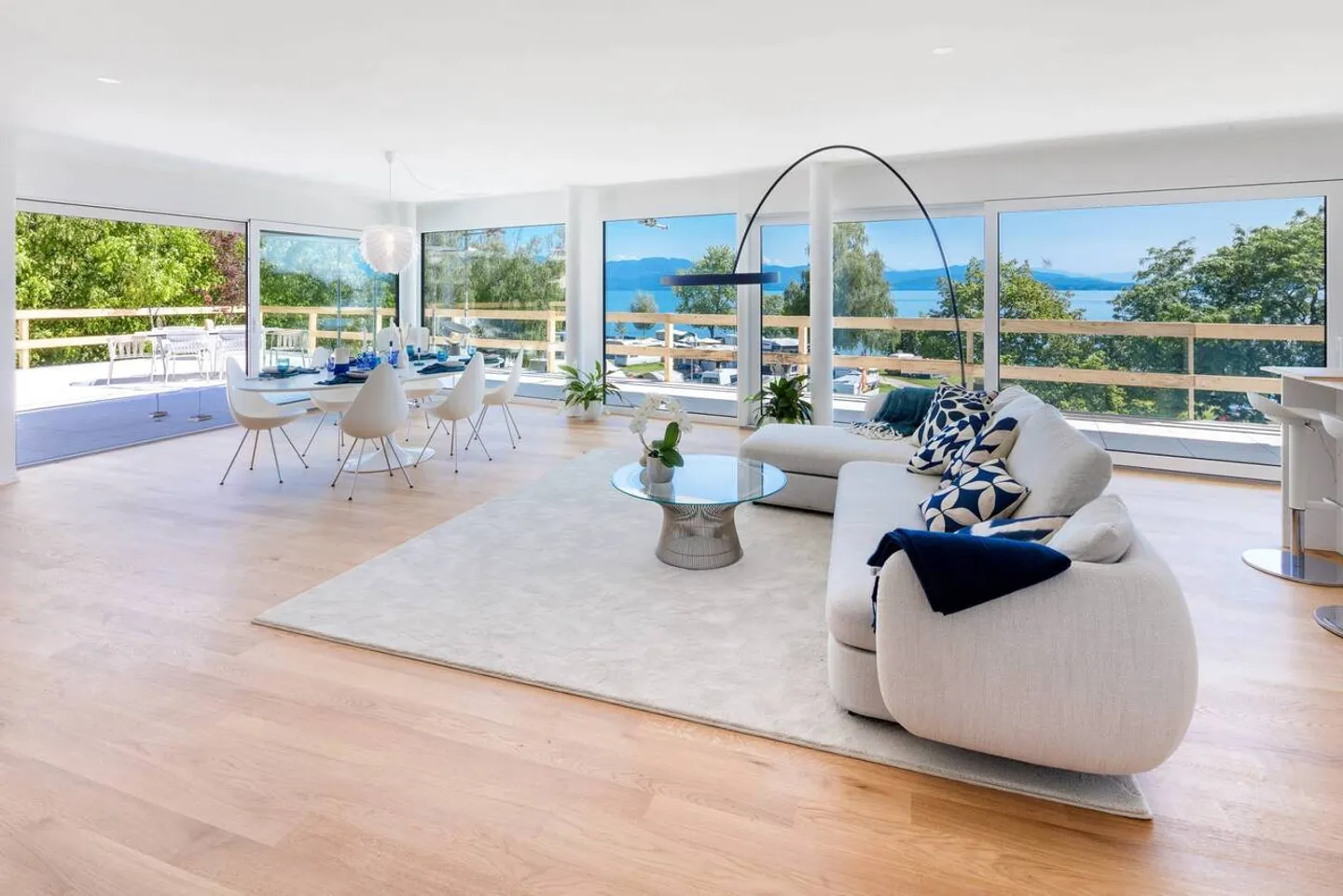 Neue Promotion: 5,5-Zimmer-Wohnung mit überdachtem Balkon und Terrasse - Foto 2 von 12