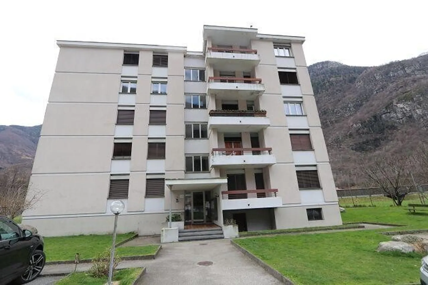 2 1/2-Room Apartment in the Attic - Photo 2 of 13