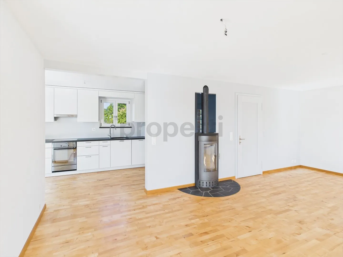 Freshly renovated 4.5-room apartment with large terrace in a quiet residential area in Wettswil am Albis - Photo 6 of 13