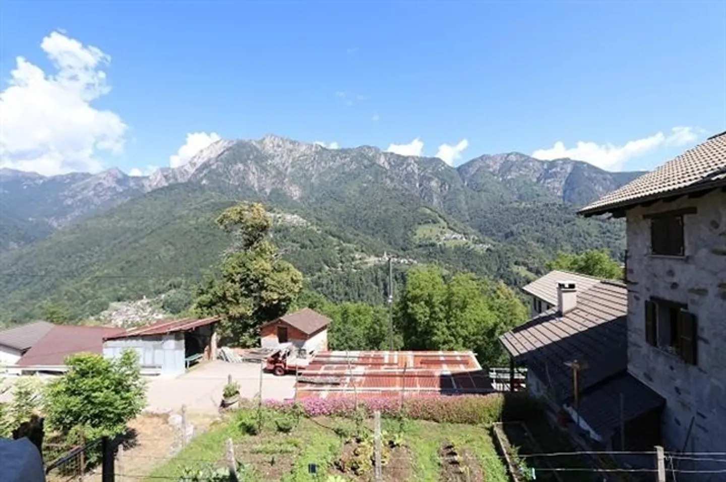 casa di 7 1/2 locali con giardino - Foto 2 di 20