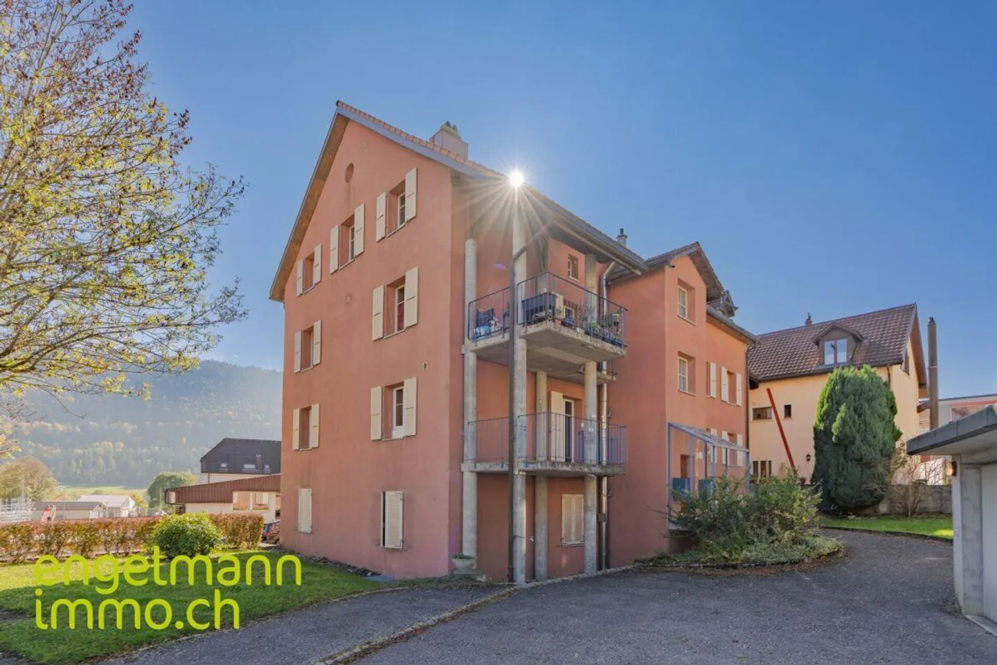 Spazioso appartamento duplex di 8.5 stanze - Foto 1 di 16