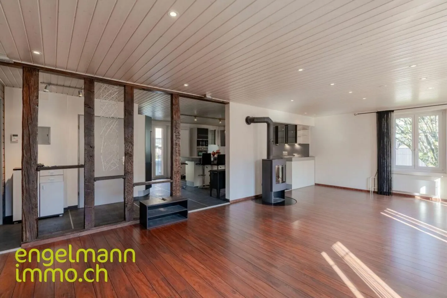Spazioso appartamento duplex di 8.5 stanze - Foto 4 di 16