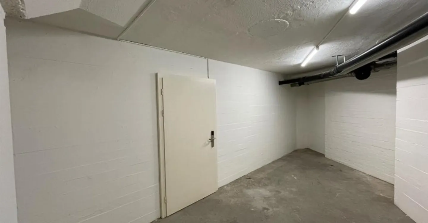 Storage space in a prime location! - Photo 3 of 4