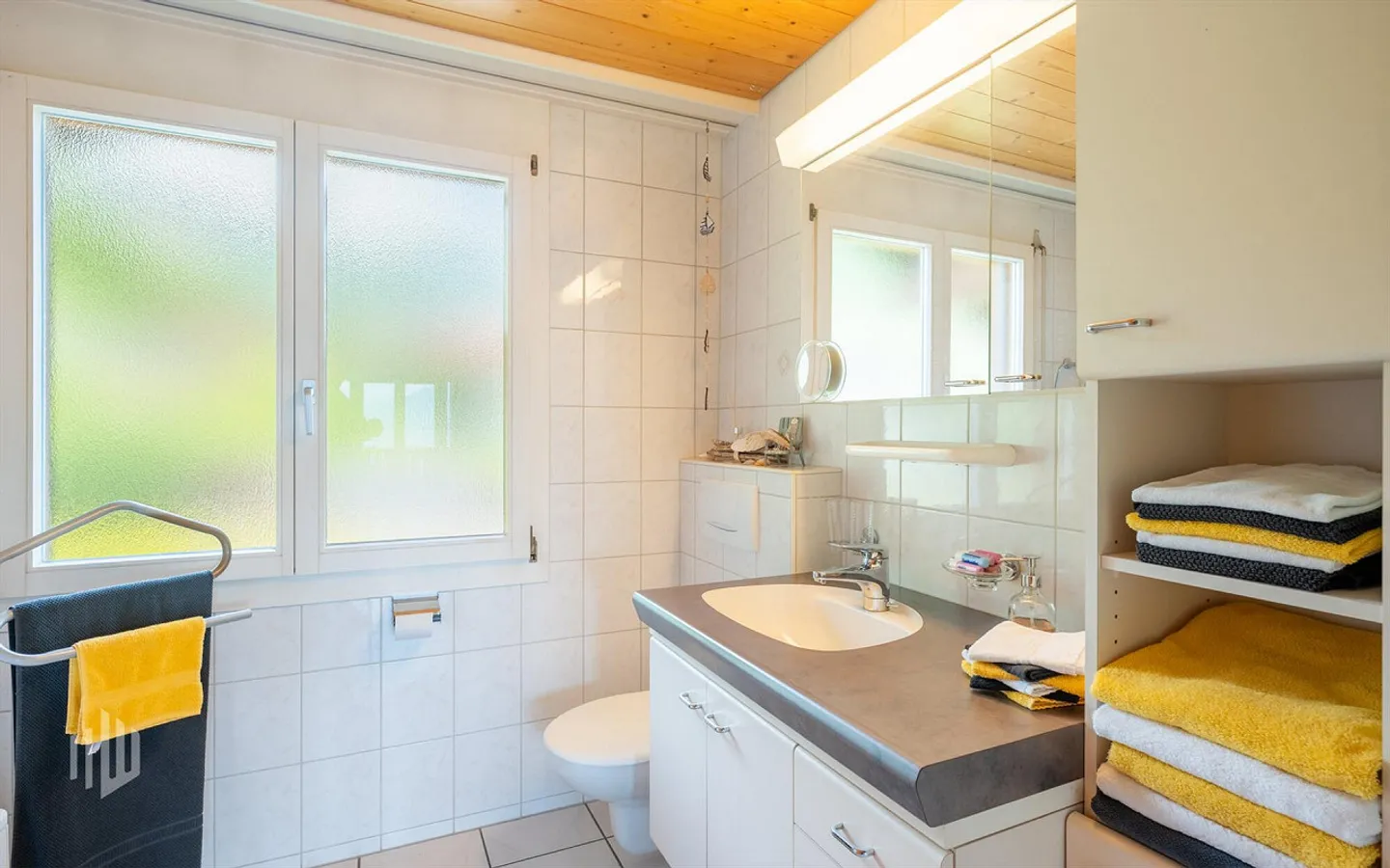 ImmoWyss - Appartement penthouse élégant de 3,5 pièces avec vue sur le lac et les montagnes - Photo 6 sur 8