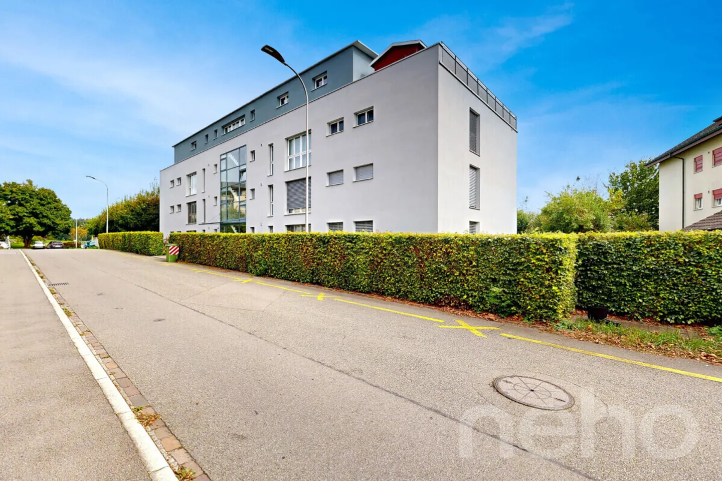 Ampio appartamento attico di 5,5 locali con accesso in ascensore e vista panoramica - Foto 1 di 12