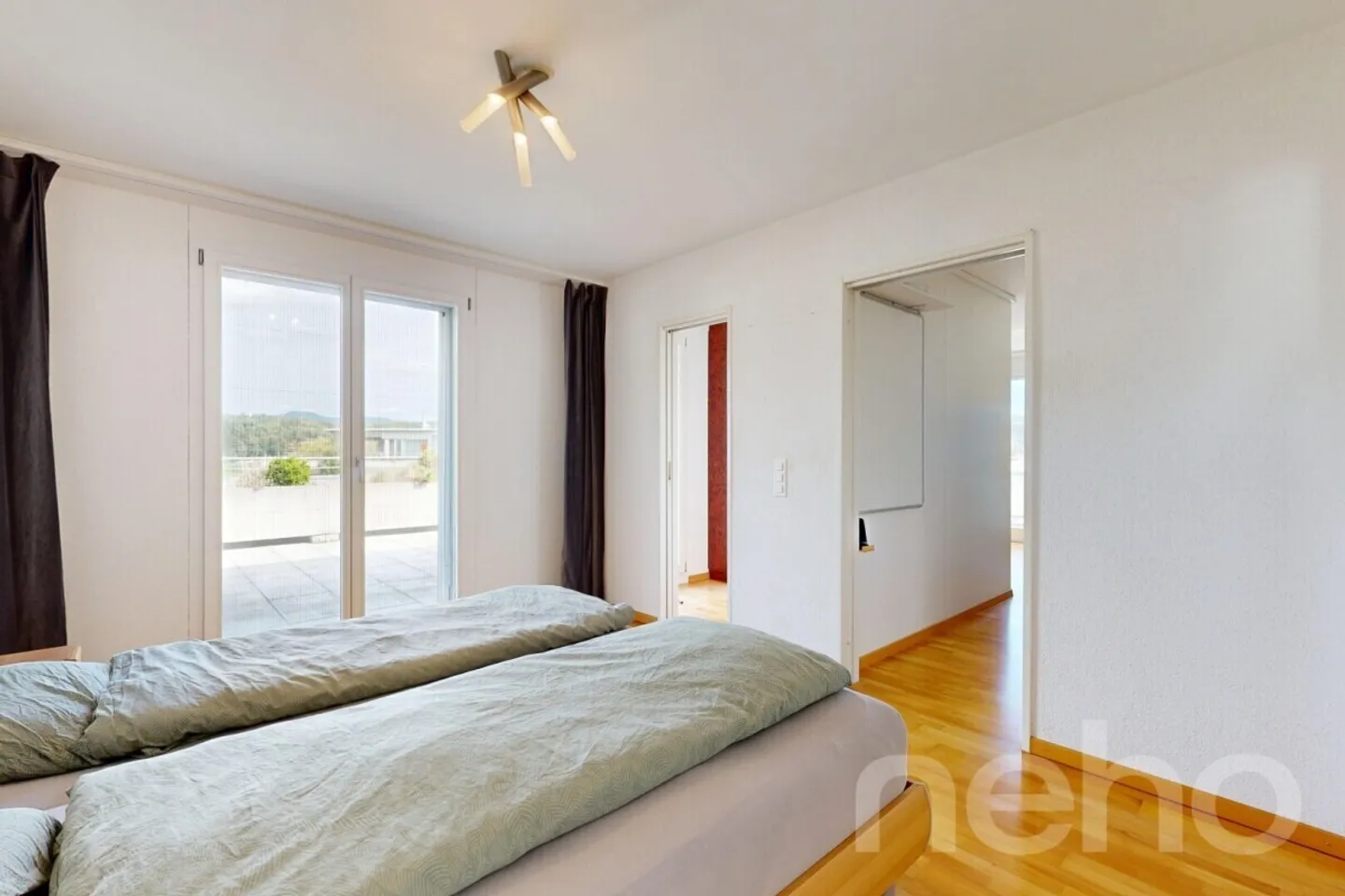 Ampio appartamento attico di 5,5 locali con accesso in ascensore e vista panoramica - Foto 7 di 12