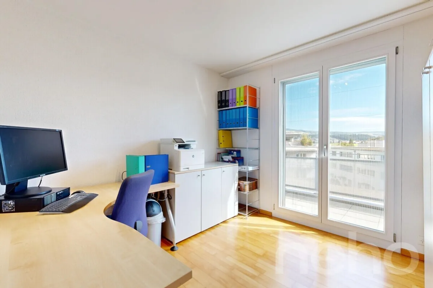 Ampio appartamento attico di 5,5 locali con accesso in ascensore e vista panoramica - Foto 8 di 12