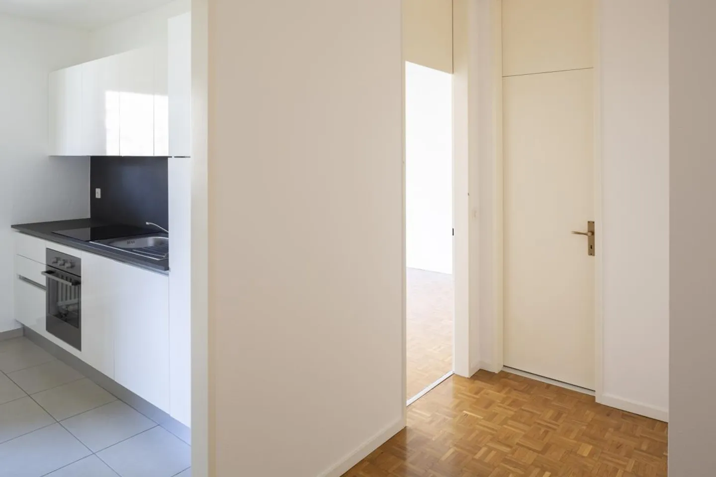 Appartamento luminoso 2.5 stanze - Foto 7 di 14