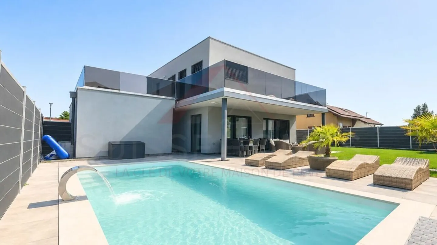 Excellente Villa Contemporaine – 4½ Chambres, Piscine Chauffée et Terrasse Panoramique - Photo 1 sur 14