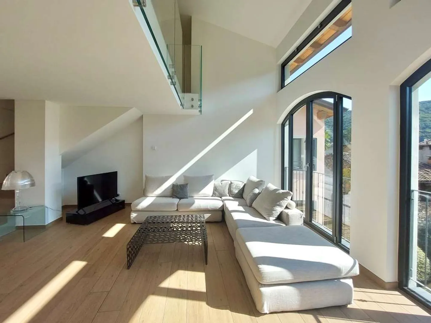 Elegant Duplex Attic in Lugano - Photo 3 of 15