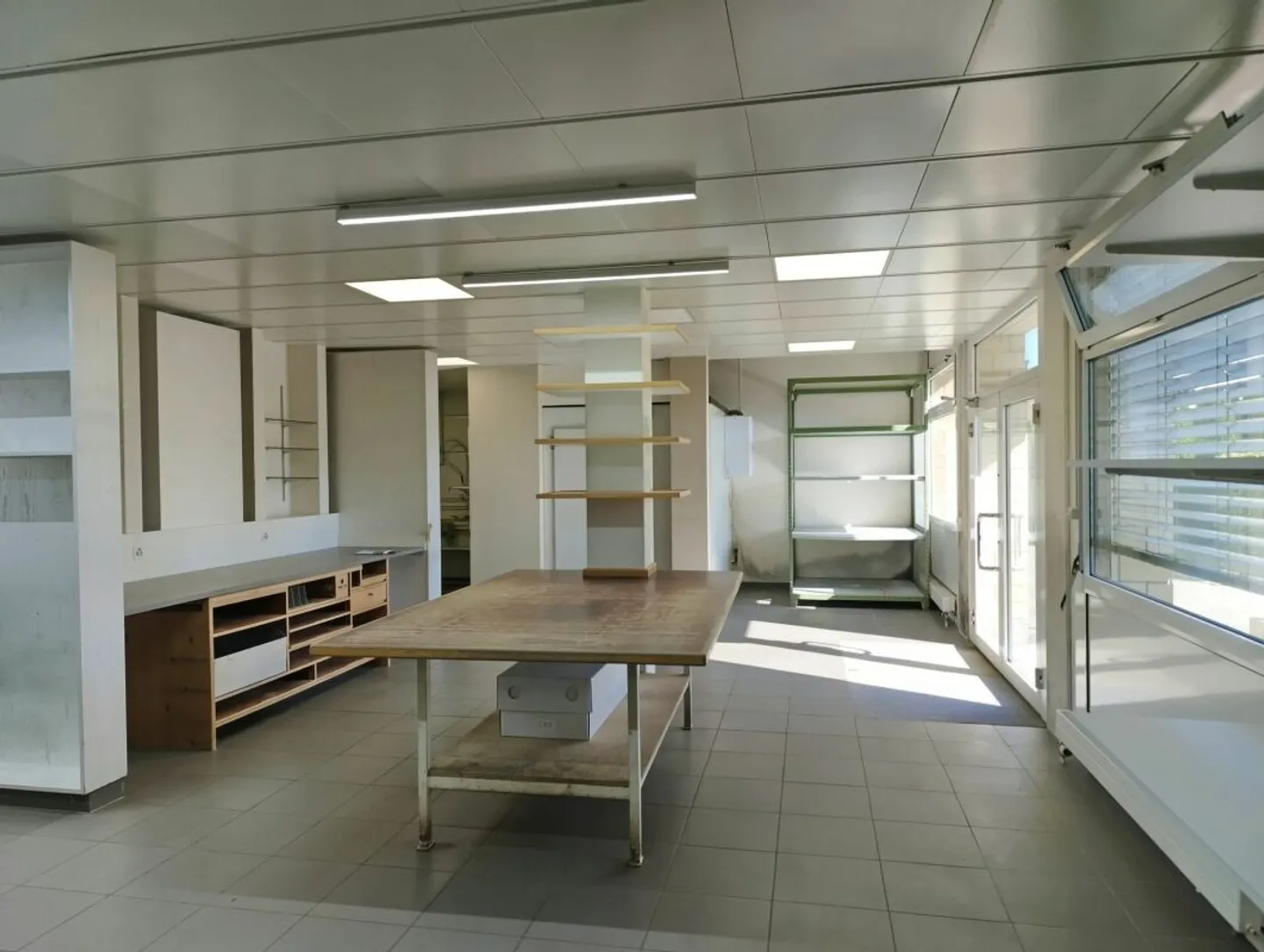 Premium location in Rothrist! Your new sales area in the heart of the community - Photo 9 of 10