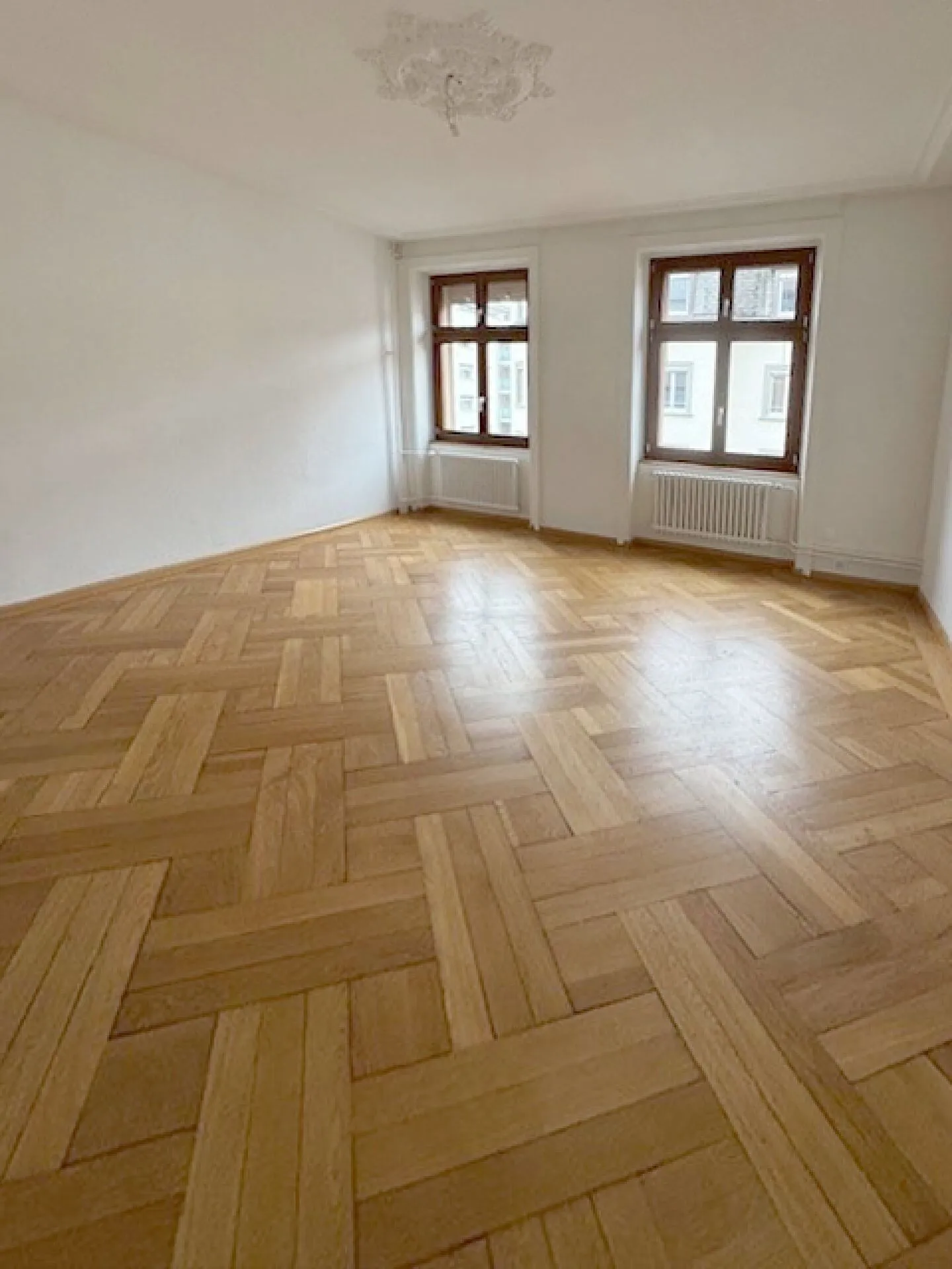 Belle appartement de 3 pièces dans une propriété historique - Photo 2 sur 8