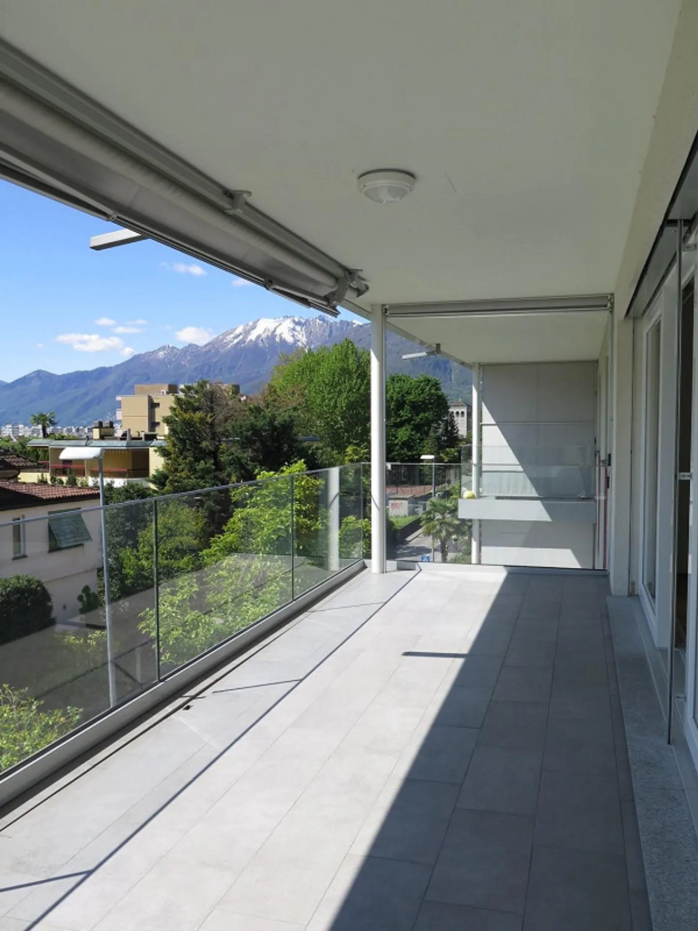 Sunny and spacious 4.5-room apartment near the lake - Photo 4 of 13