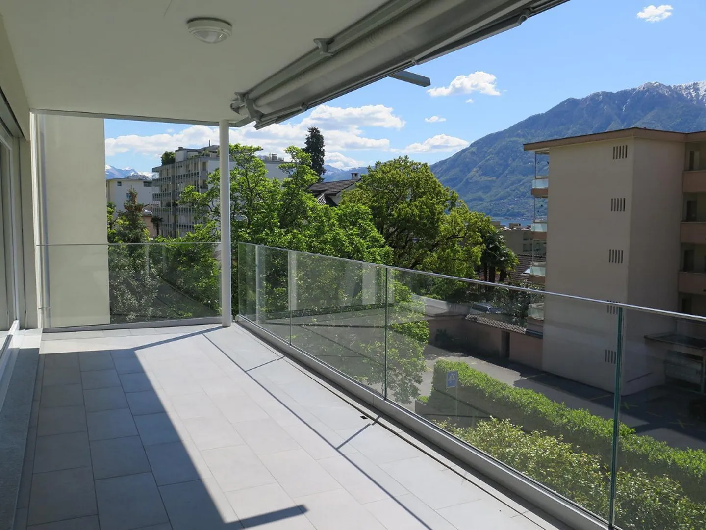 Sunny and spacious 4.5-room apartment near the lake - Photo 6 of 13