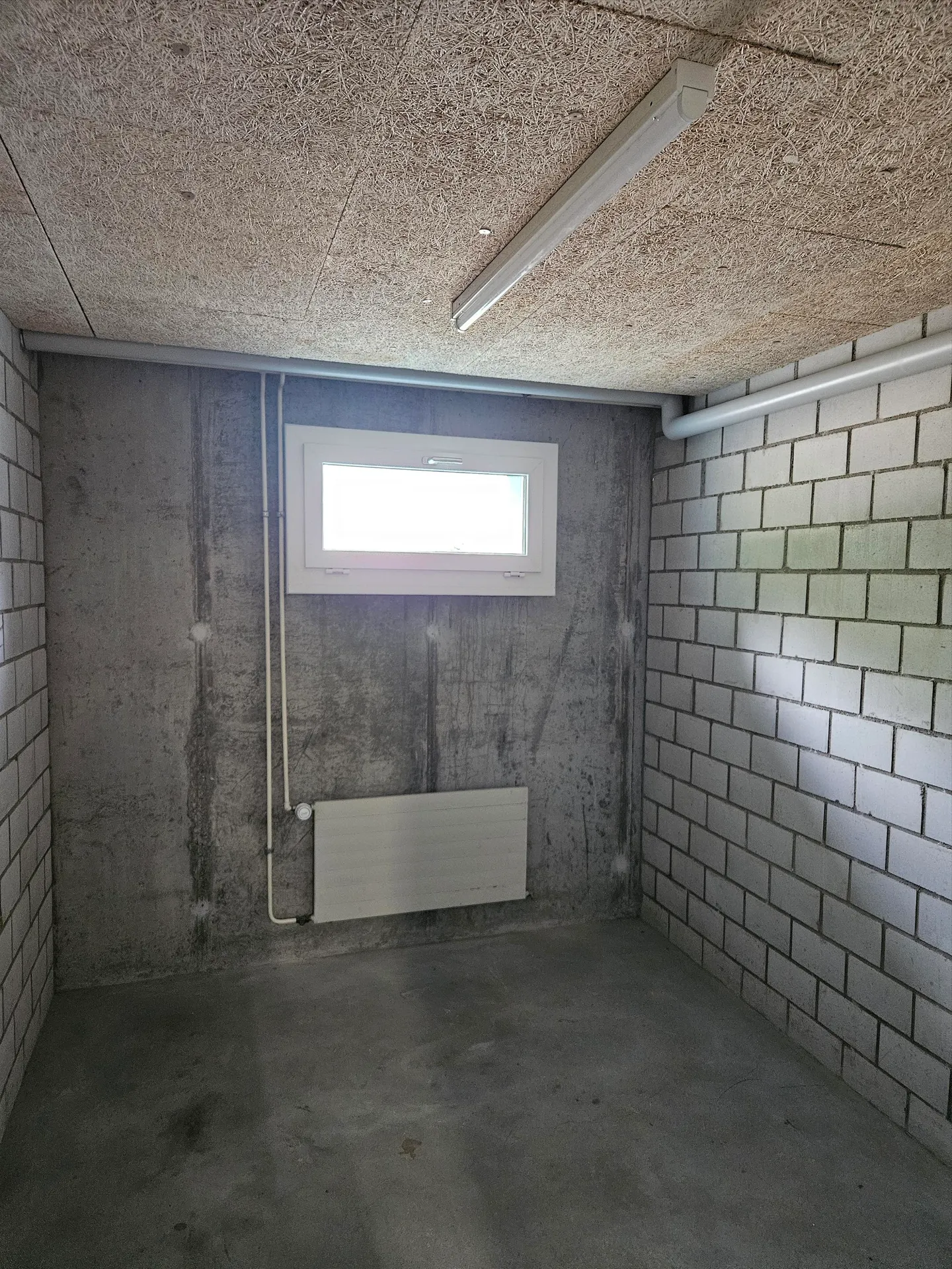 Looking for more space for your hobby? Free craft and hobby rooms! - Photo 1 of 2