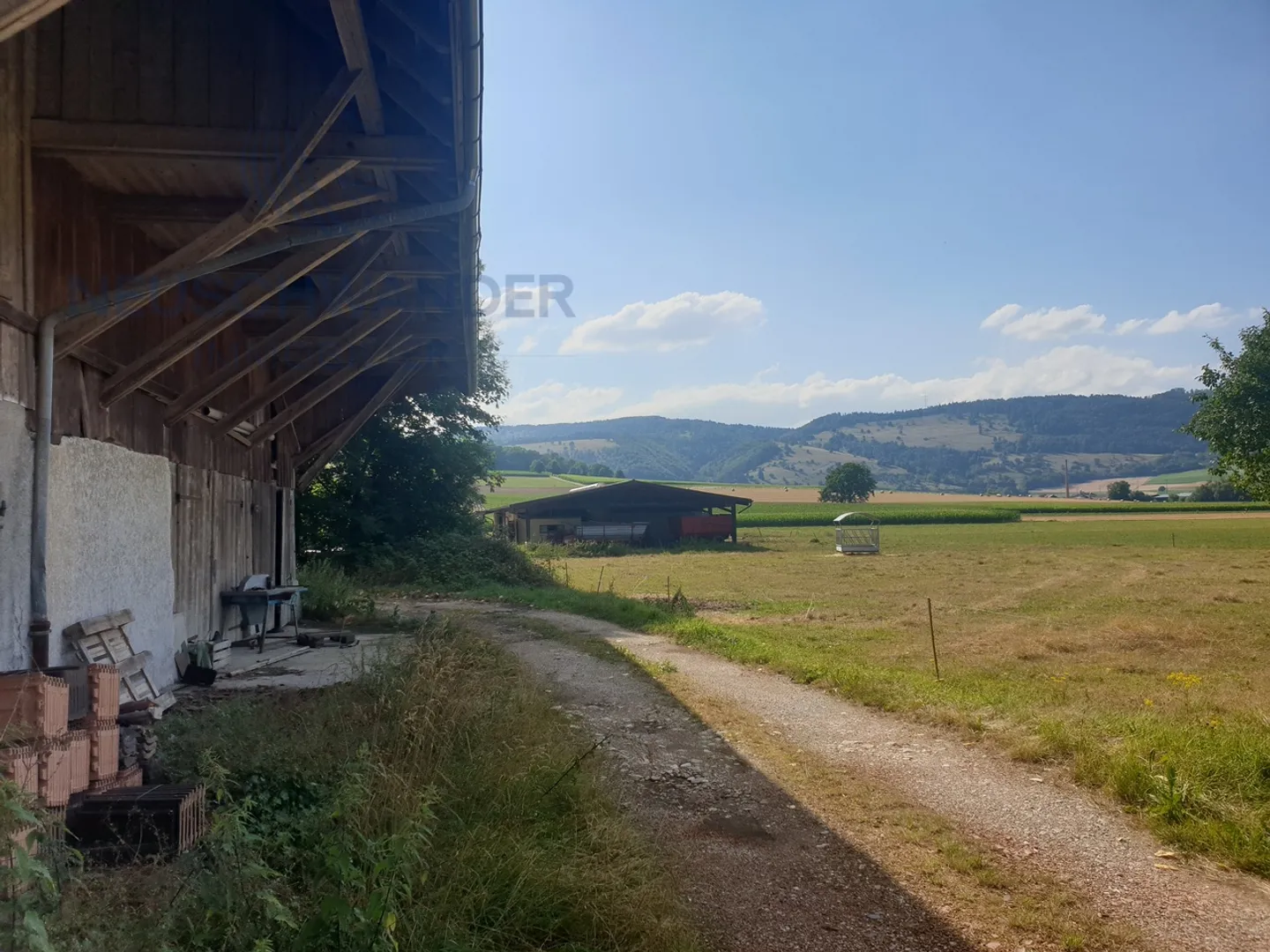 Ancien rural avec fort potentiel en zone calme - Photo 1 sur 1