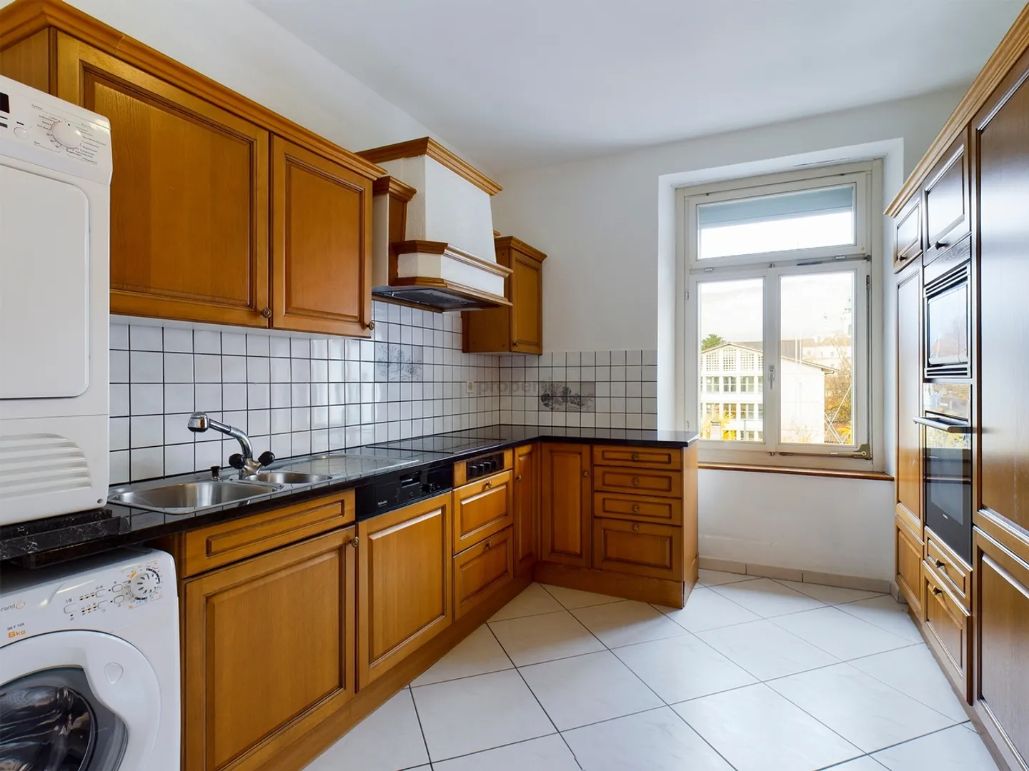 Charming 4-Room Apartment in Solothurn - Photo 2 of 6