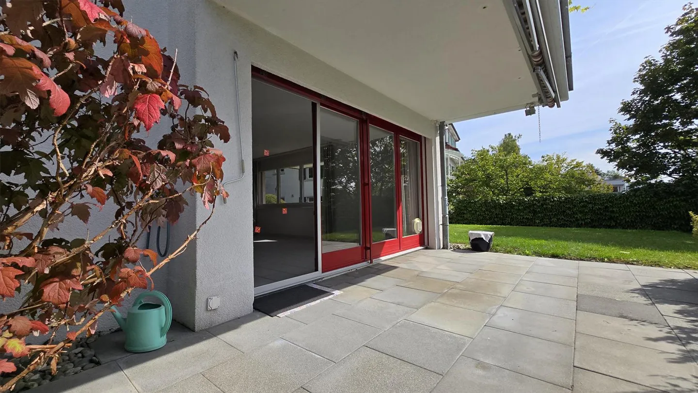 Appartamento soleggiato di 2,5 stanze con patio a Winterthur - Foto 1 di 11