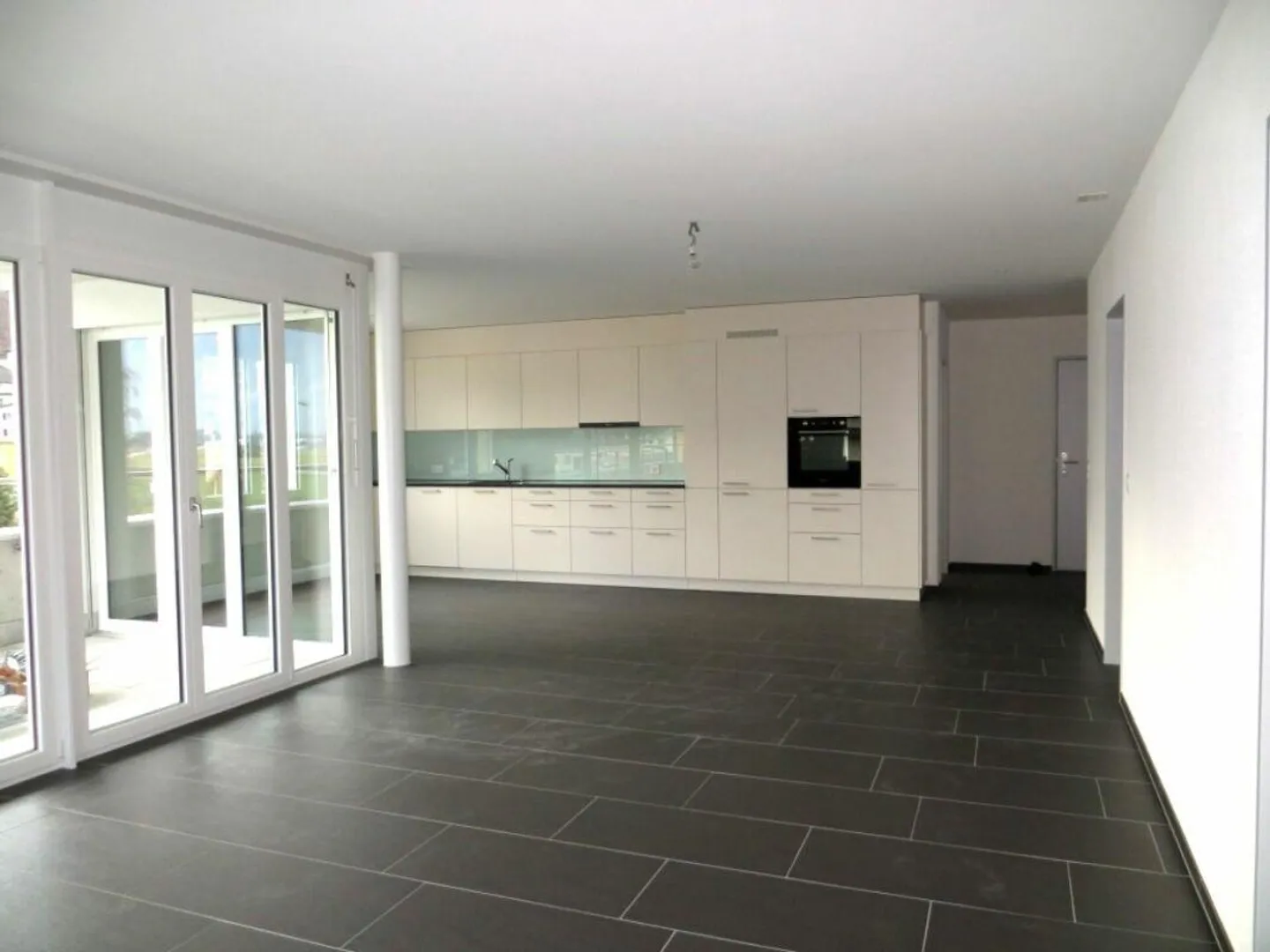 Ampio appartamento di 4 ½ locali a Sevelen - Foto 5 di 12