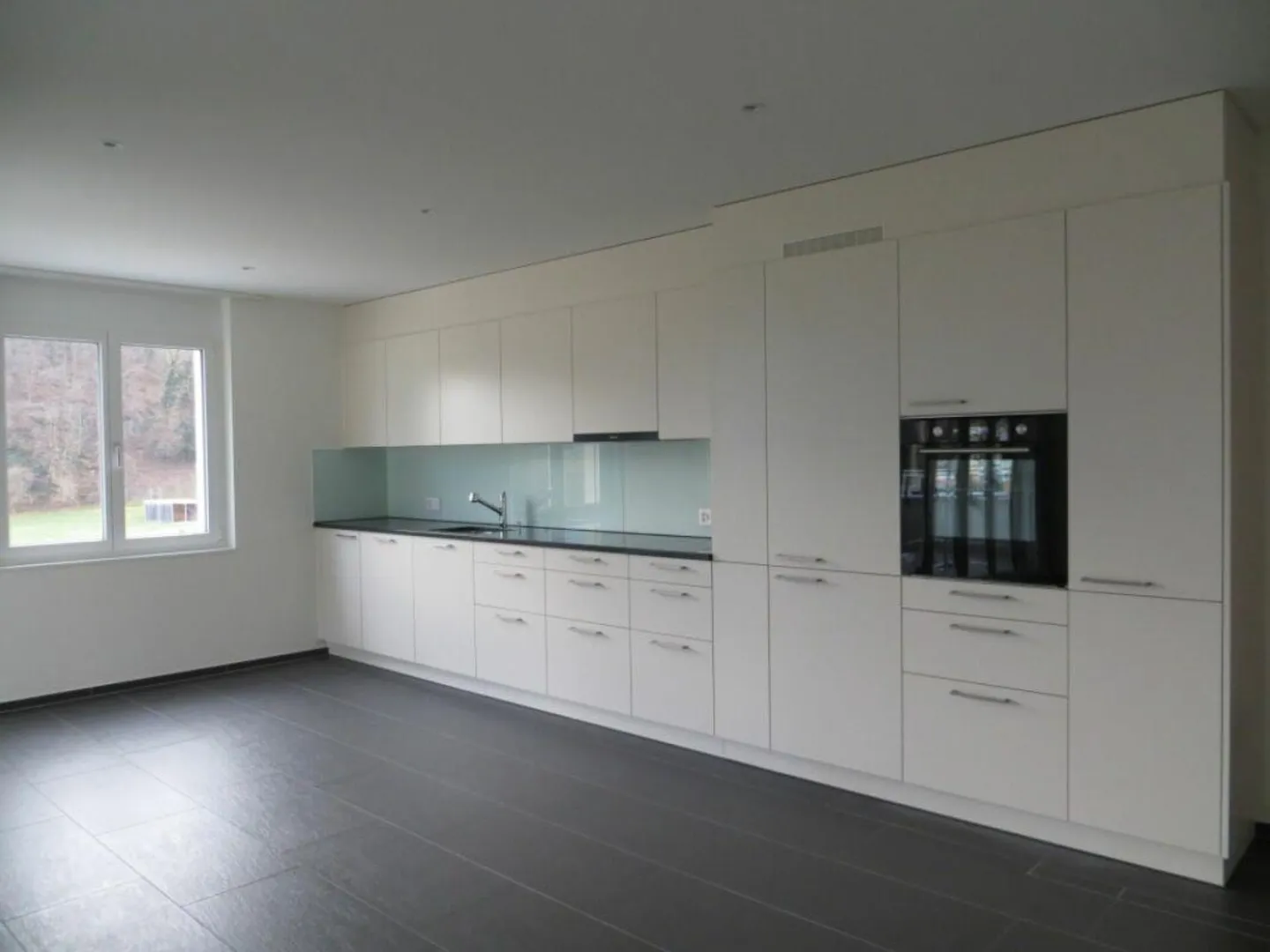 Ampio appartamento di 4 ½ locali a Sevelen - Foto 3 di 12