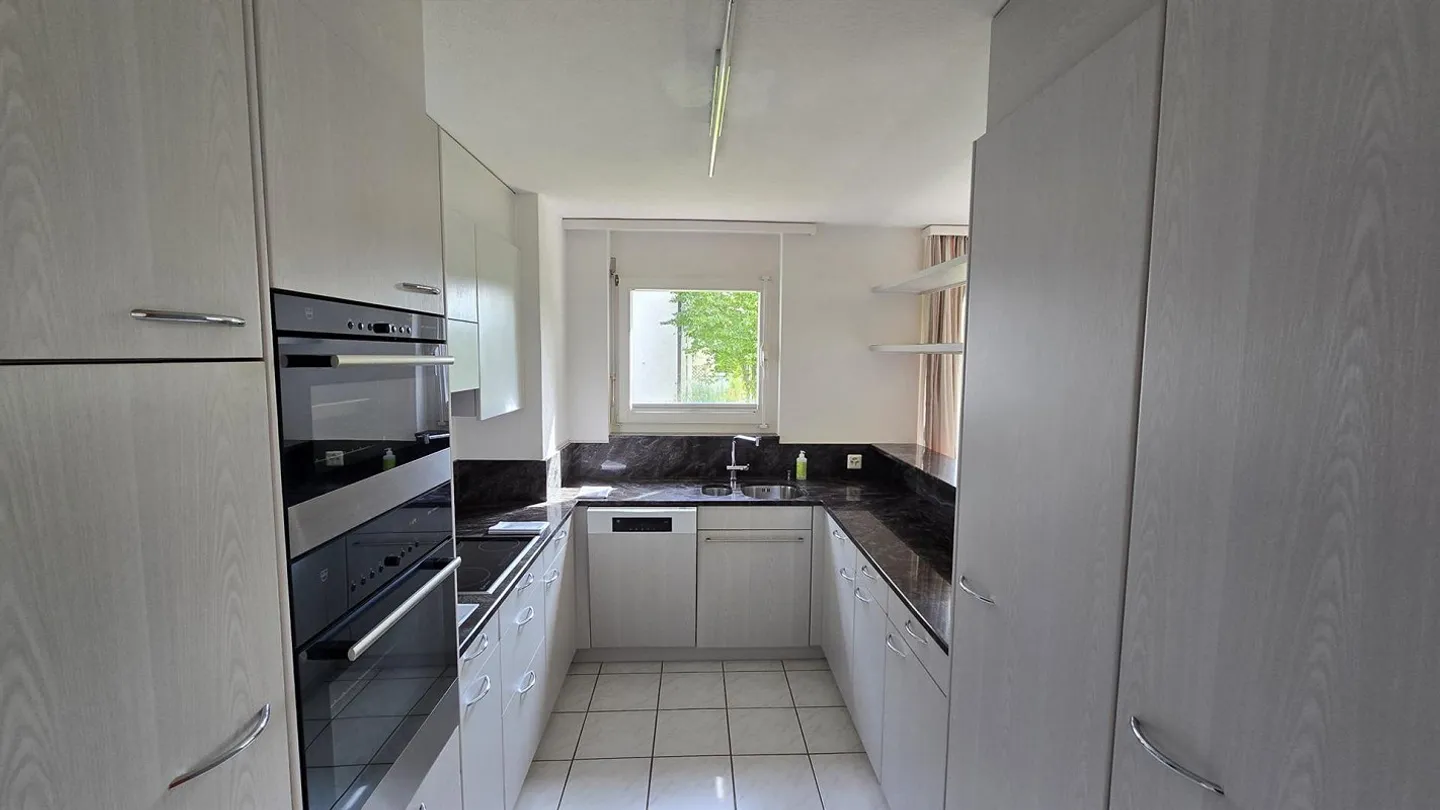 Appartamento soleggiato di 2,5 stanze con patio a Winterthur - Foto 5 di 11