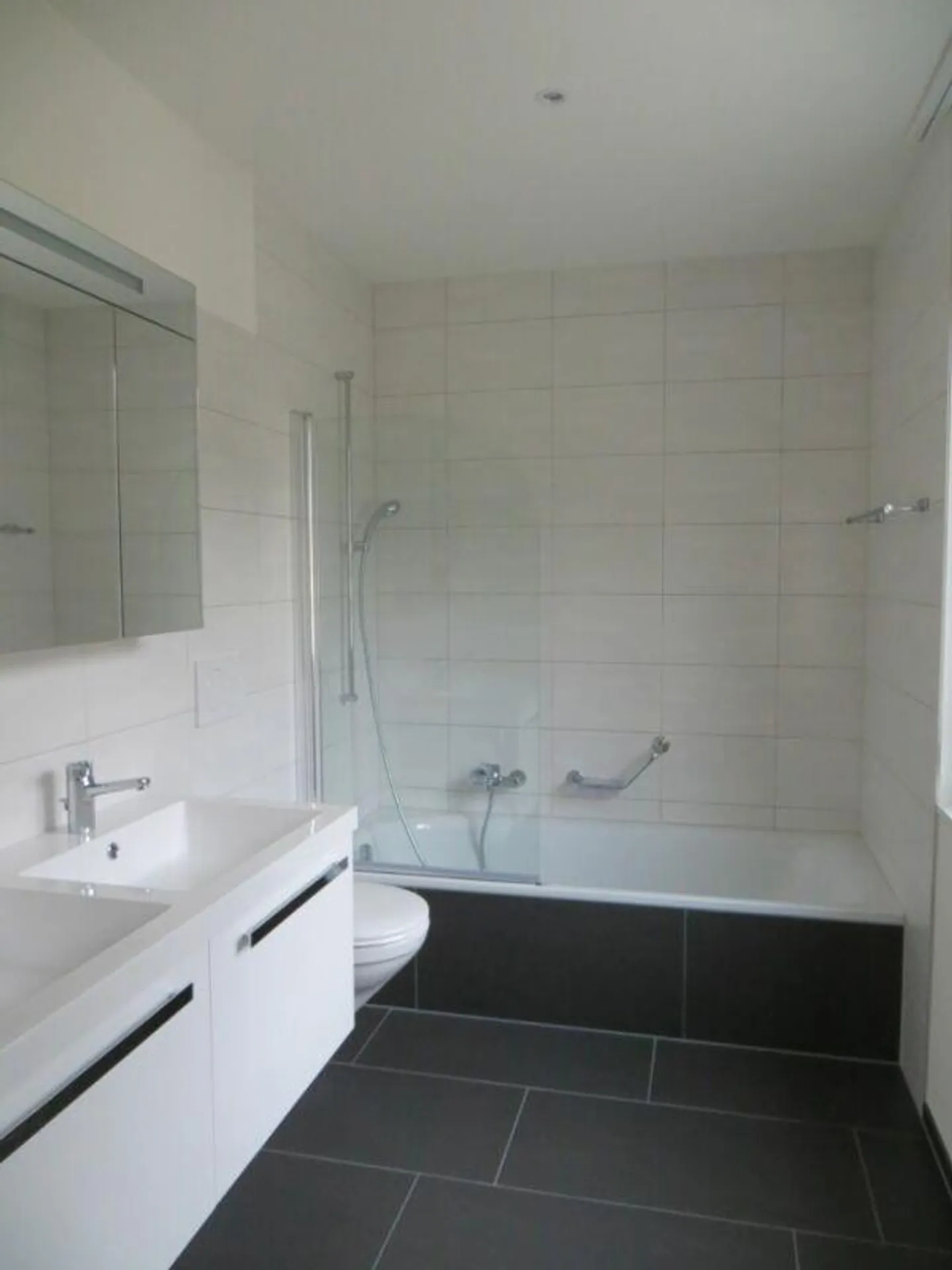 Ampio appartamento di 4 ½ locali a Sevelen - Foto 9 di 12