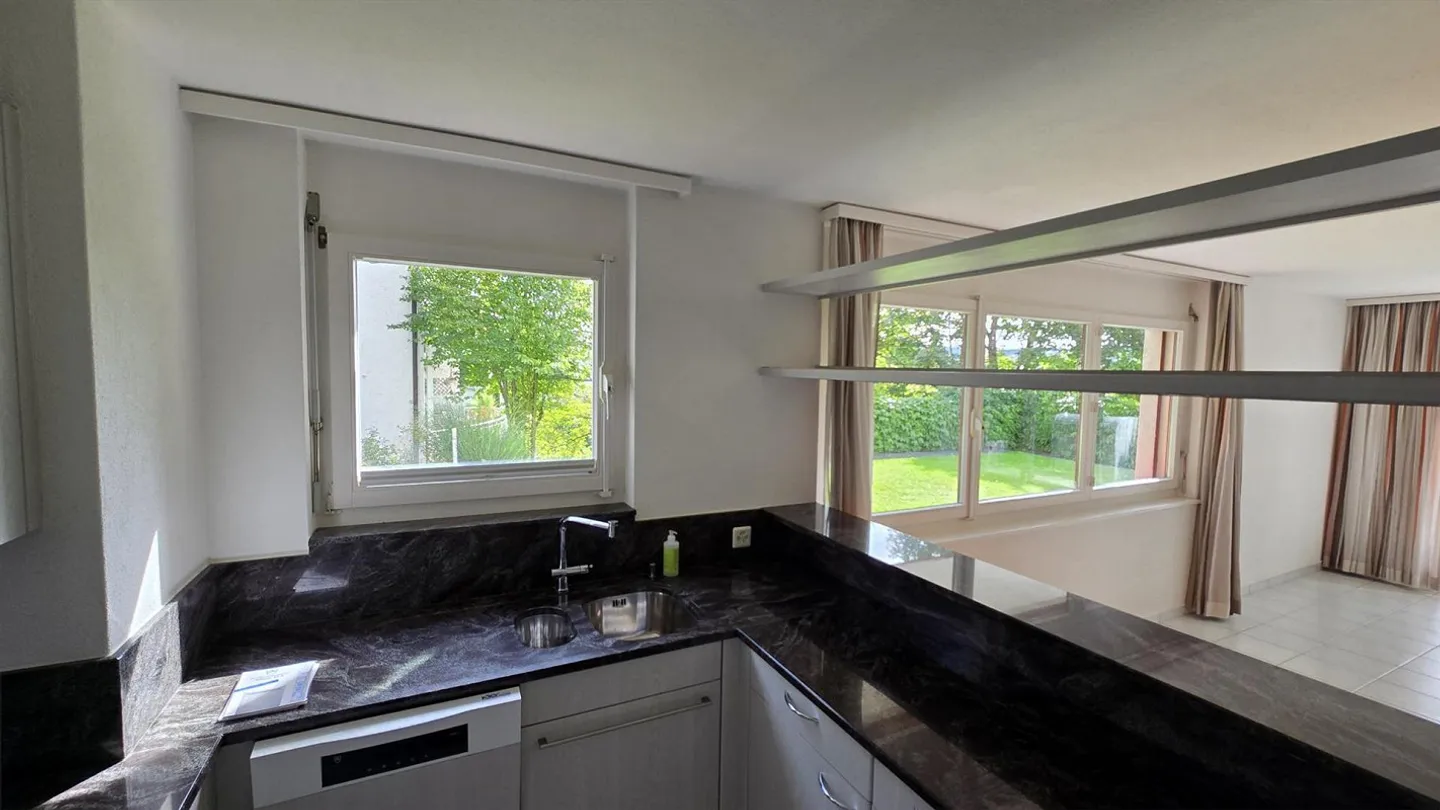Appartamento soleggiato di 2,5 stanze con patio a Winterthur - Foto 6 di 11