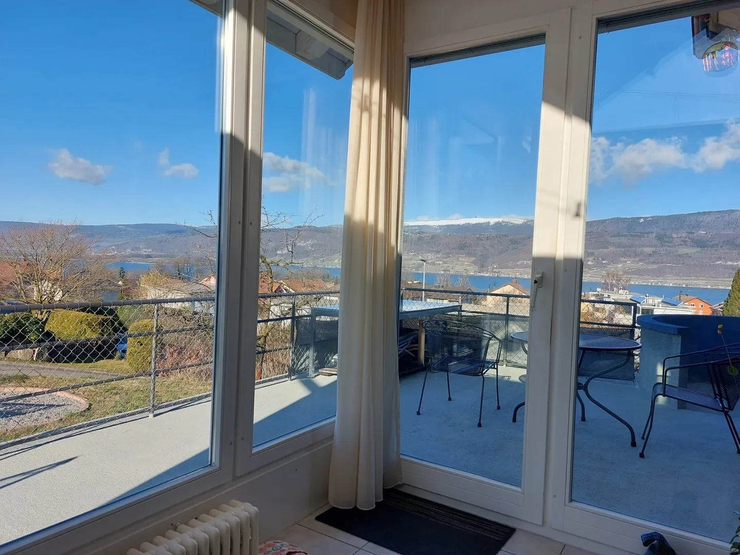 Charming House with Lake View - Photo 6 of 9