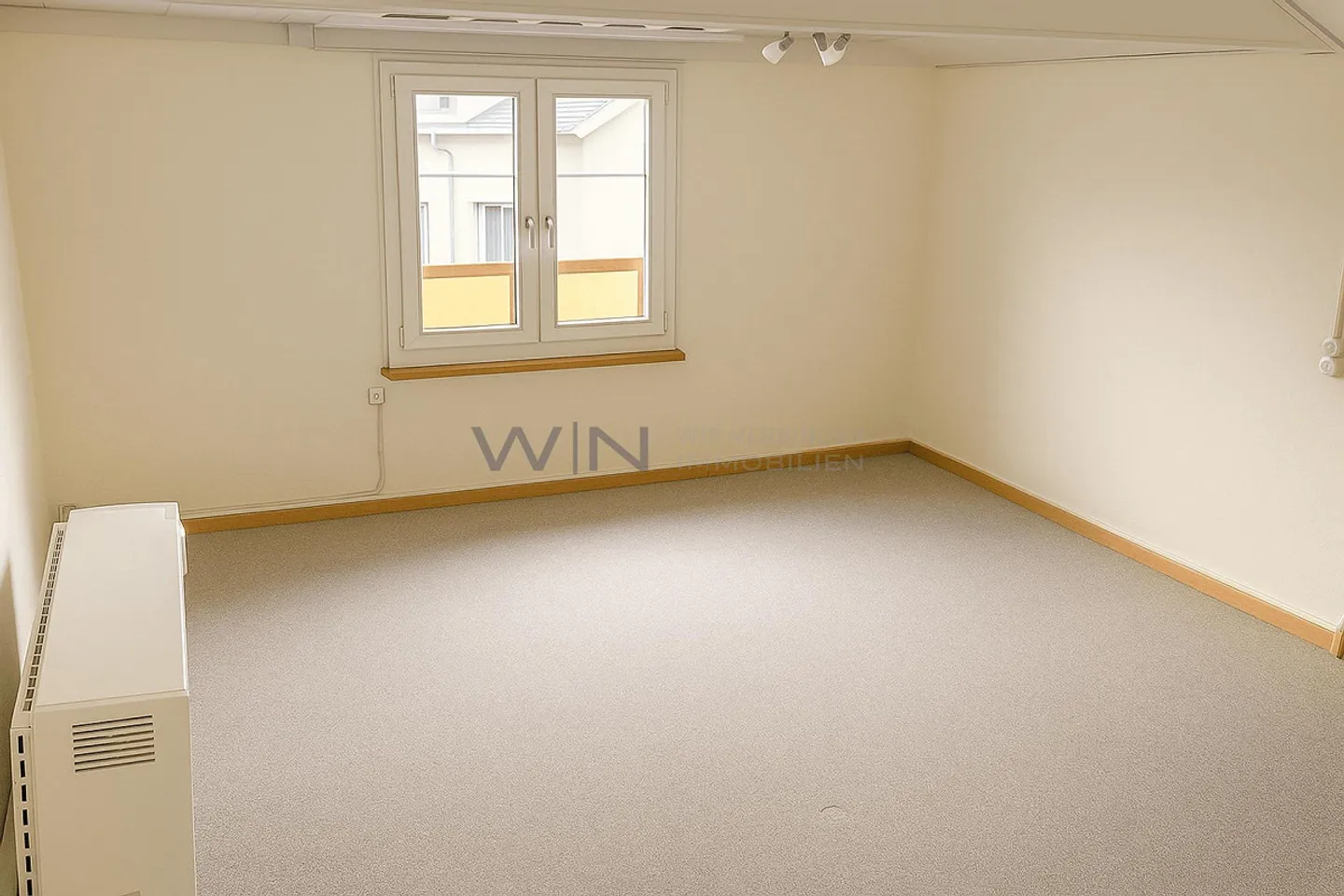 Maison mitoyenne avec potentiel - jardin en option inclus - Photo 9 sur 10