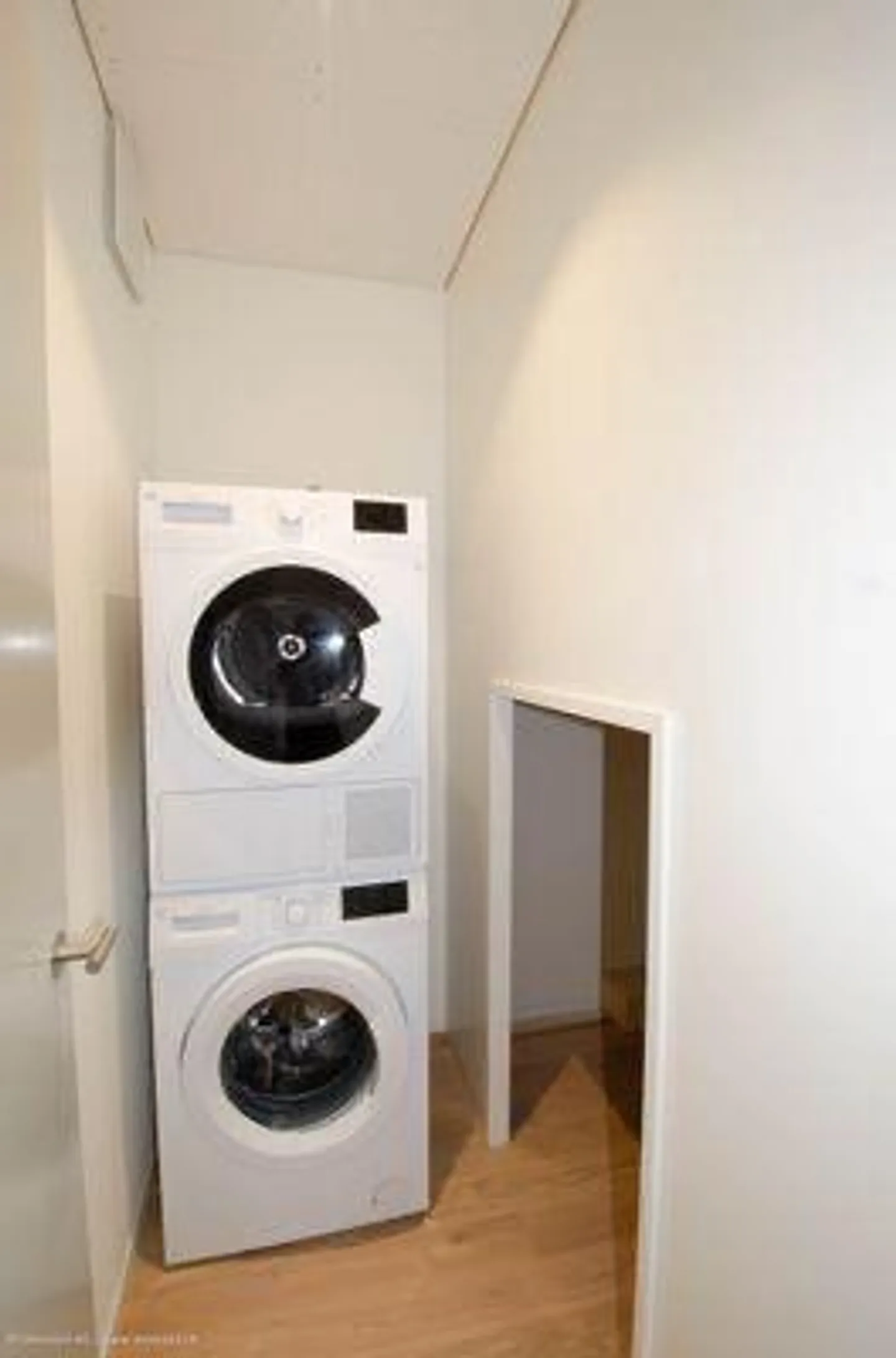 Stilvolle 4.5-Zimmer-Duplexwohnung mit traumhafter Aussicht auf den Pi - Foto 4 von 6