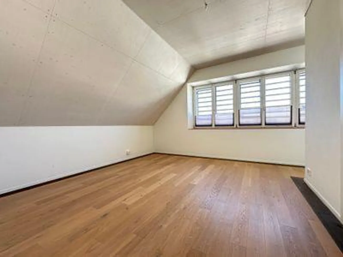 Stilvolle 4.5-Zimmer-Duplexwohnung mit traumhafter Aussicht auf den Pi - Foto 5 von 6