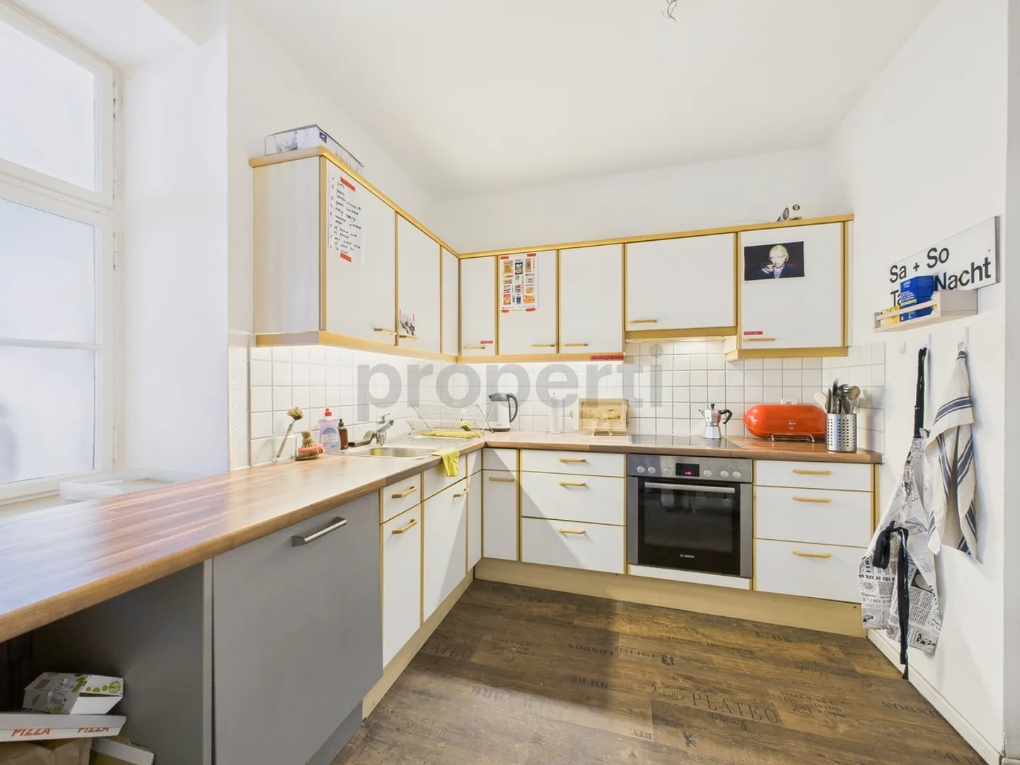 Stylish 3.5-Room Apartment with Renovated Charm, Basel - Photo 2 of 7