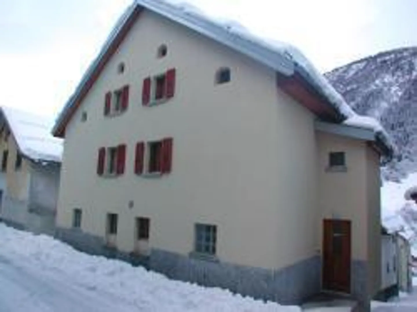 Maison bifamiliale avec deux appartements de 5 1/2 pièces - Photo 1 sur 5